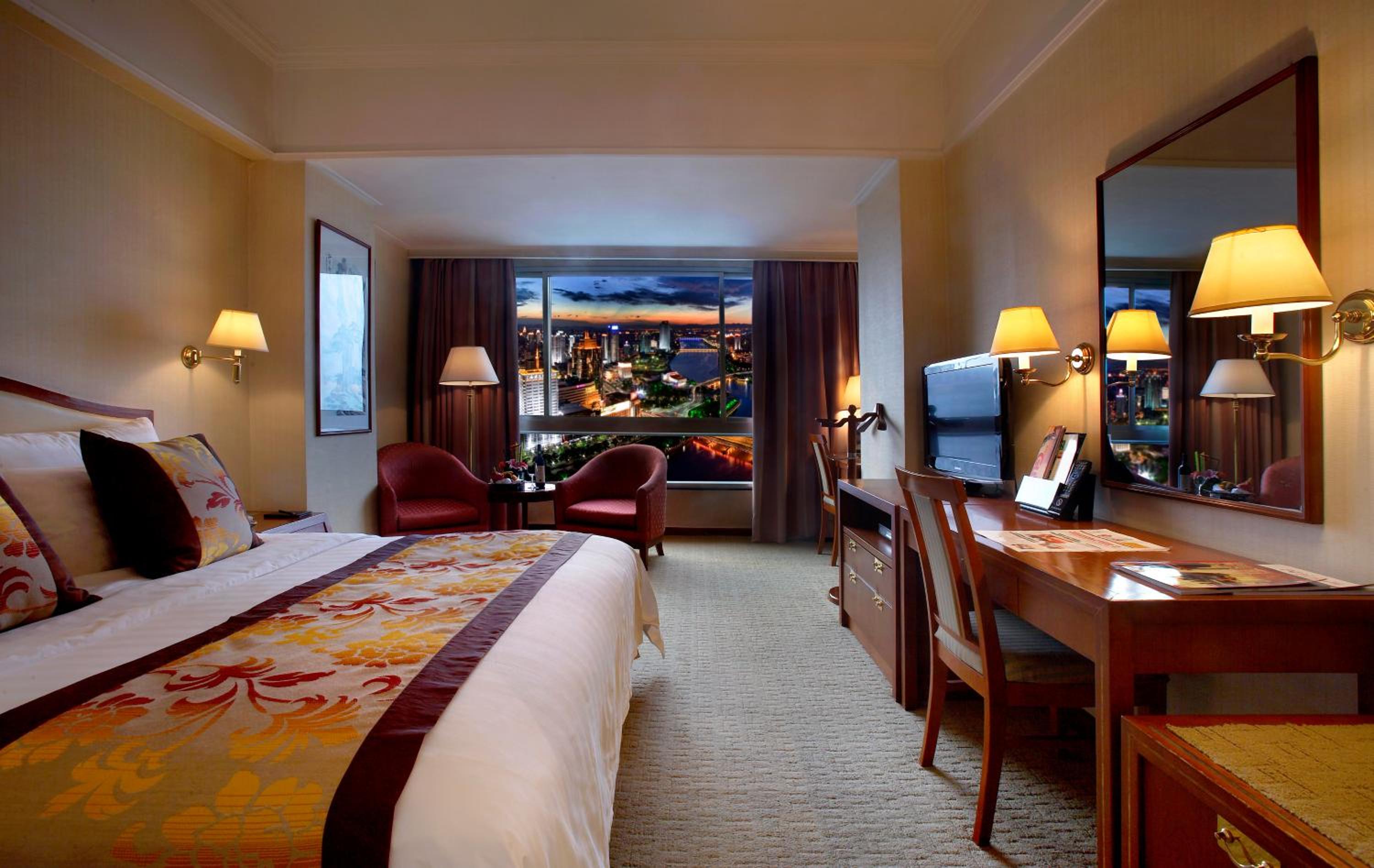 Standard Double Room with River View - Photo 3