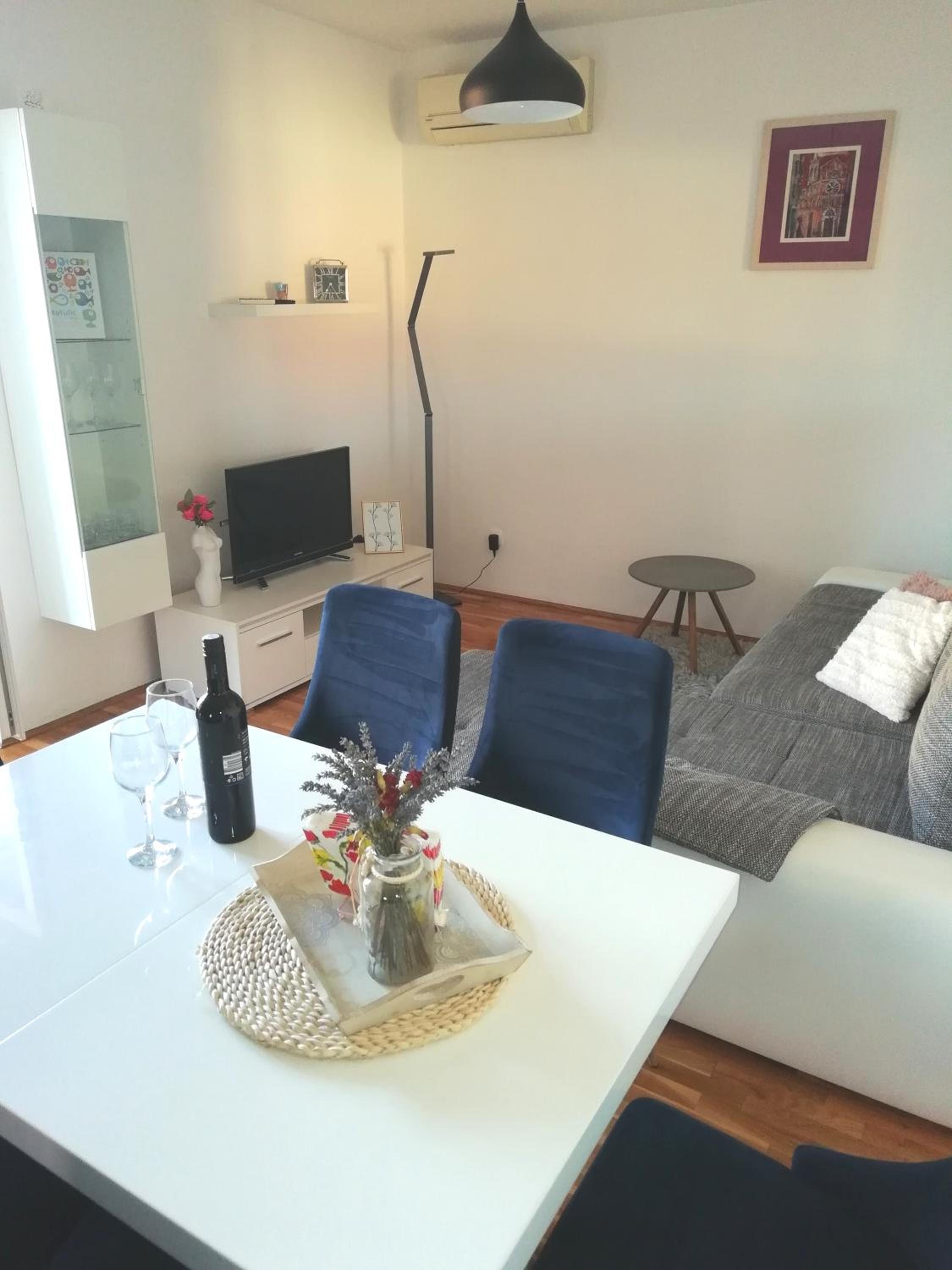 Apartment photo 1