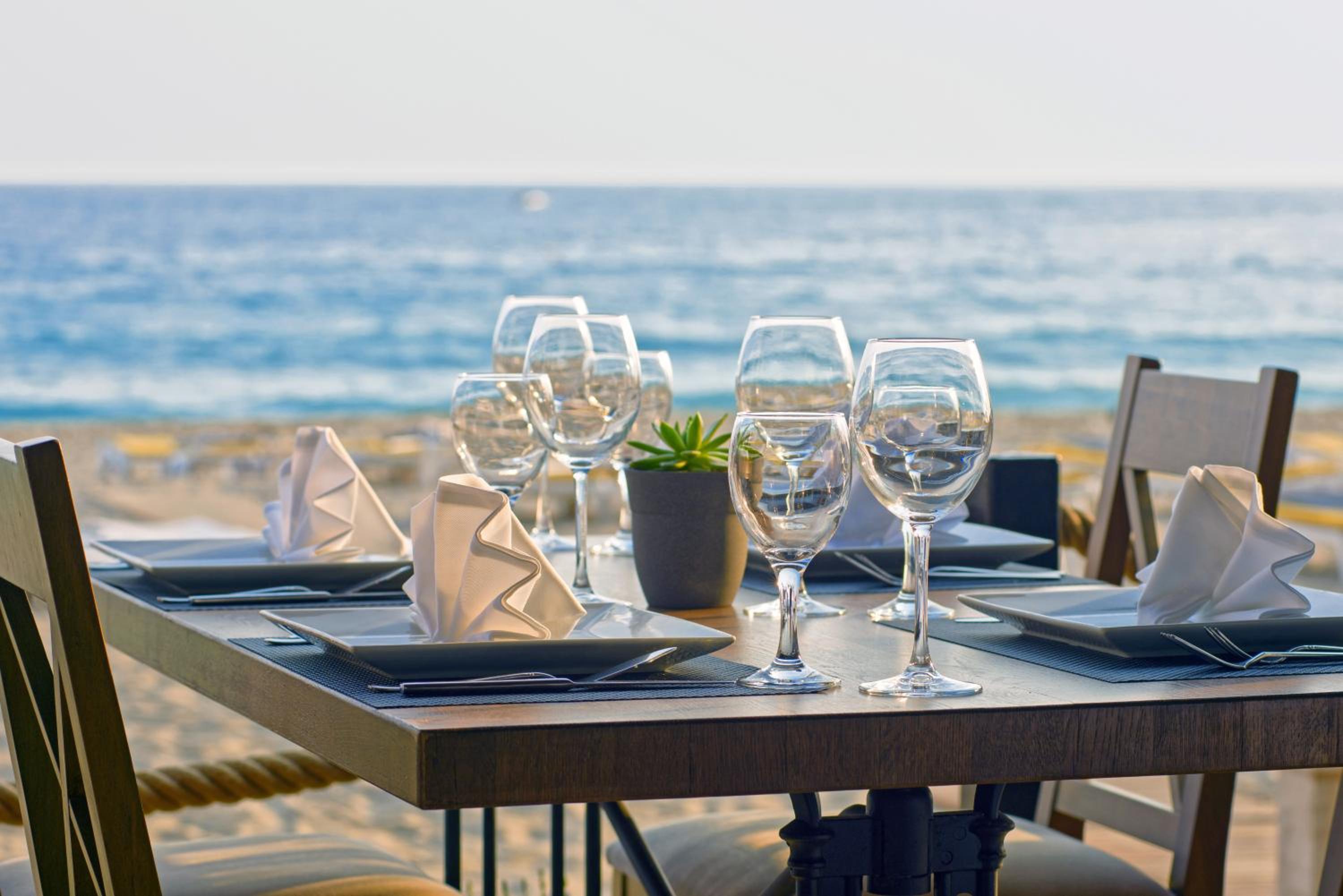Deluxe Suite with Sea View thumbnail 5