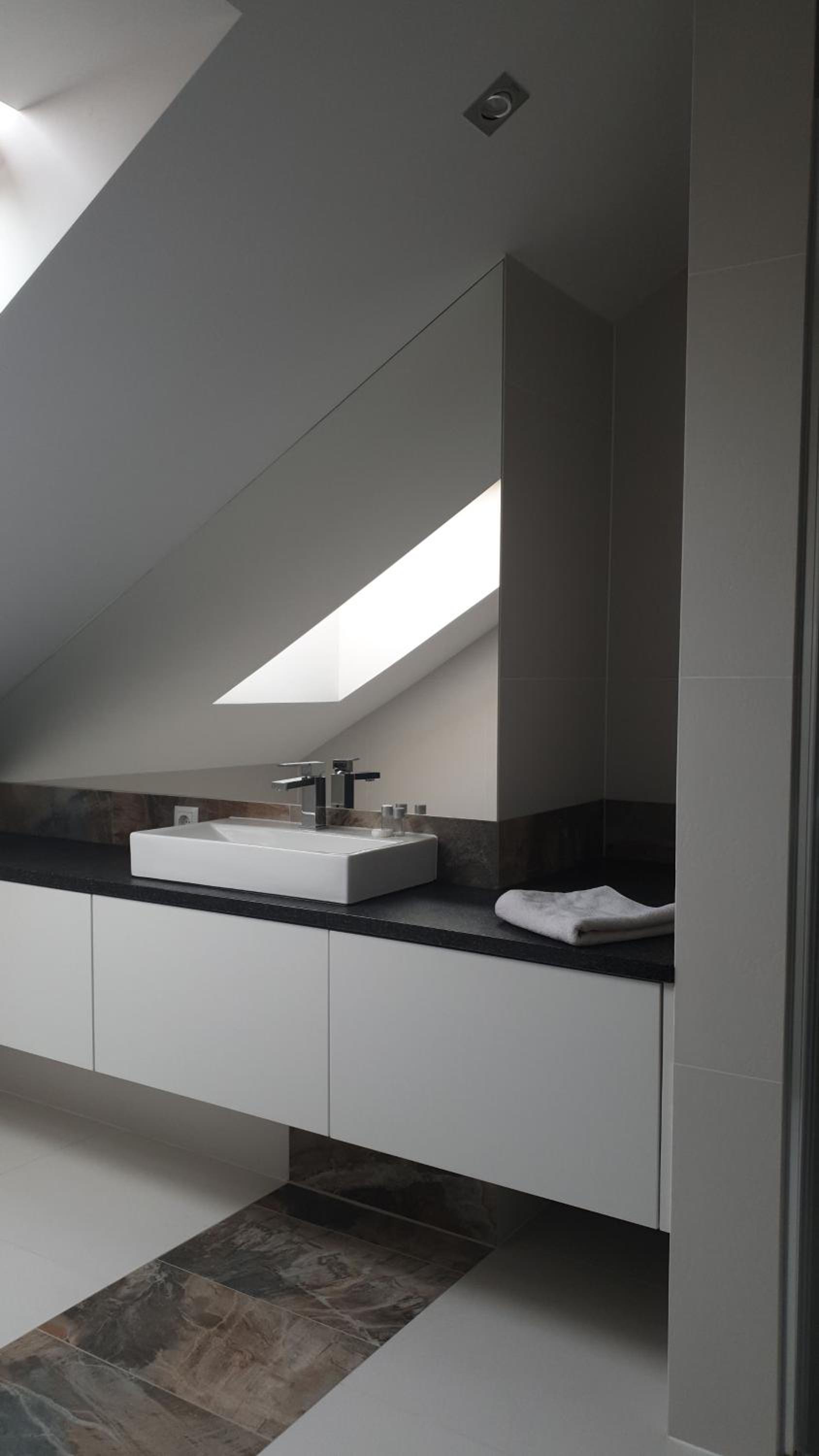Deluxe Double Room with Shower - Photo 7