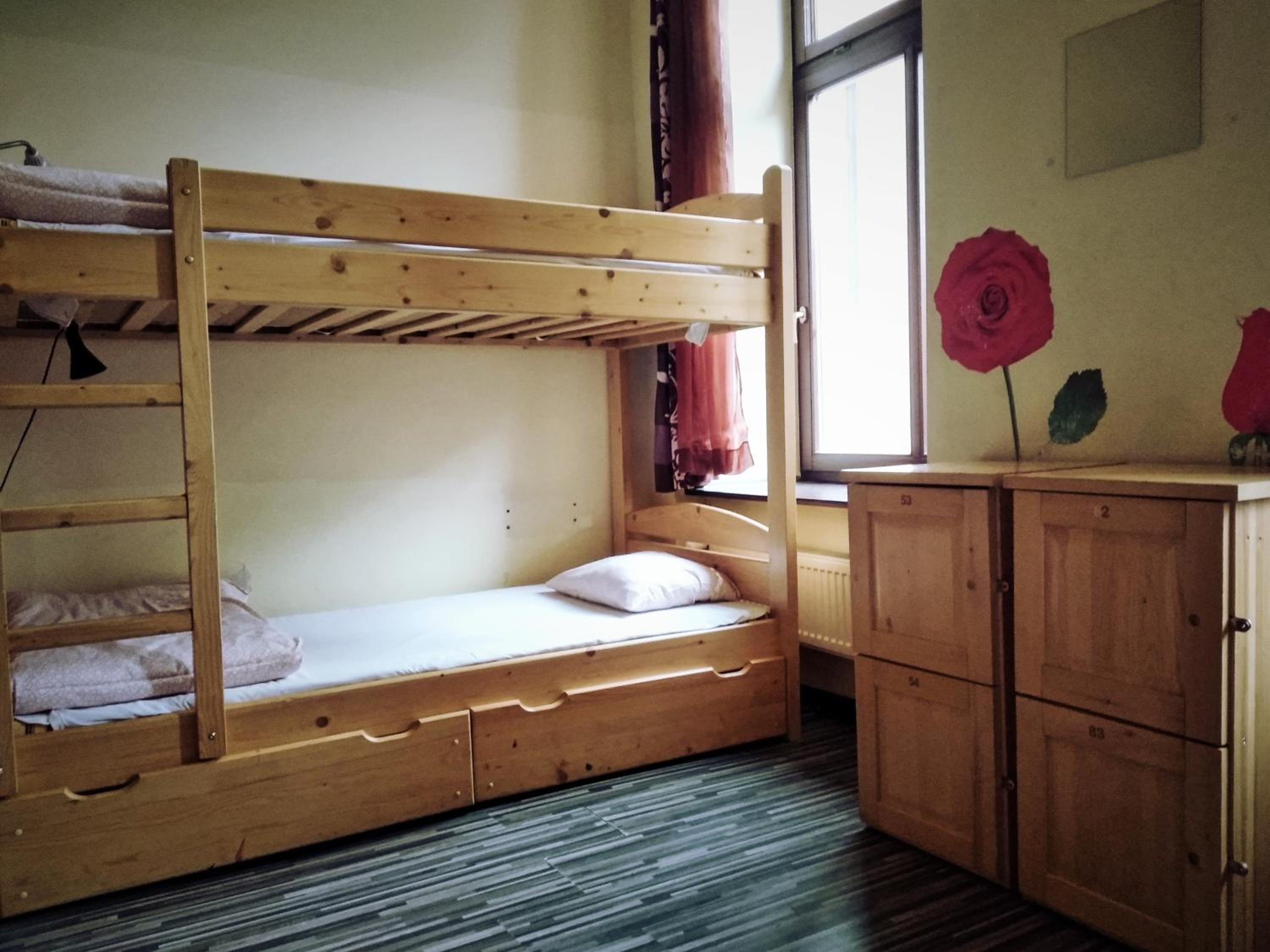 6-Bed Mixed Dormitory Room photo 3