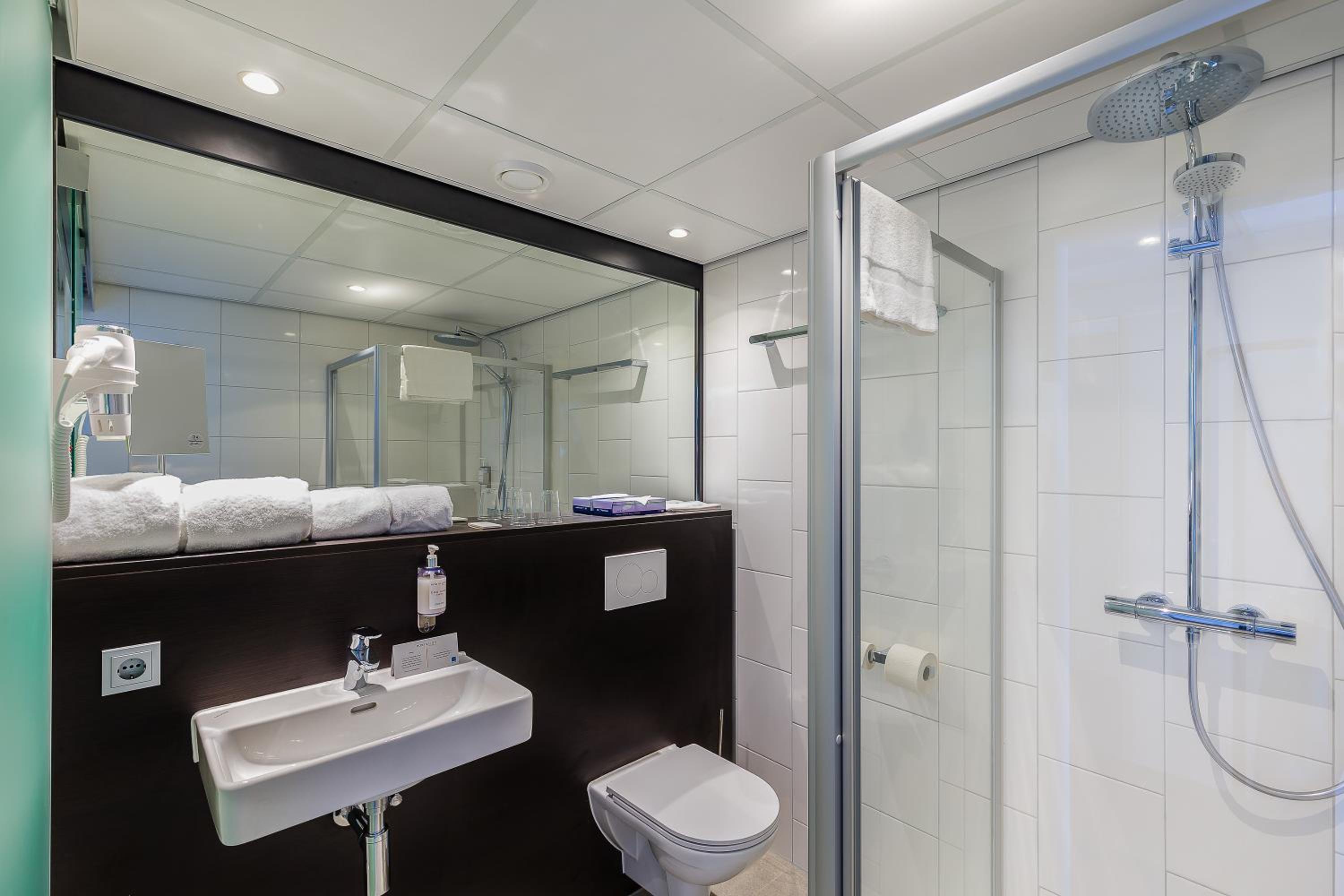 Standard Twin Room - Photo 3