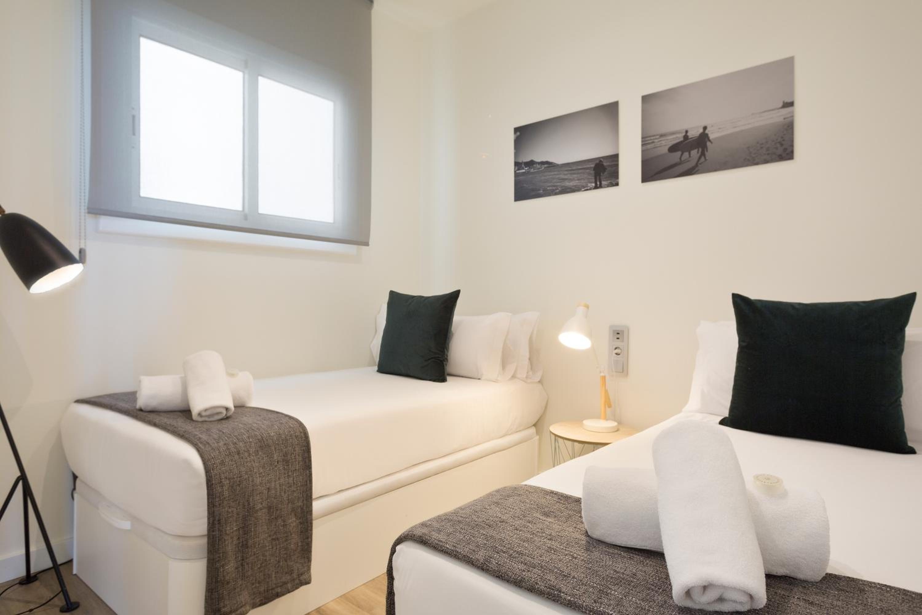 Three-Bedroom Apartment - Paseo de la Ribera 44-2 photo 2
