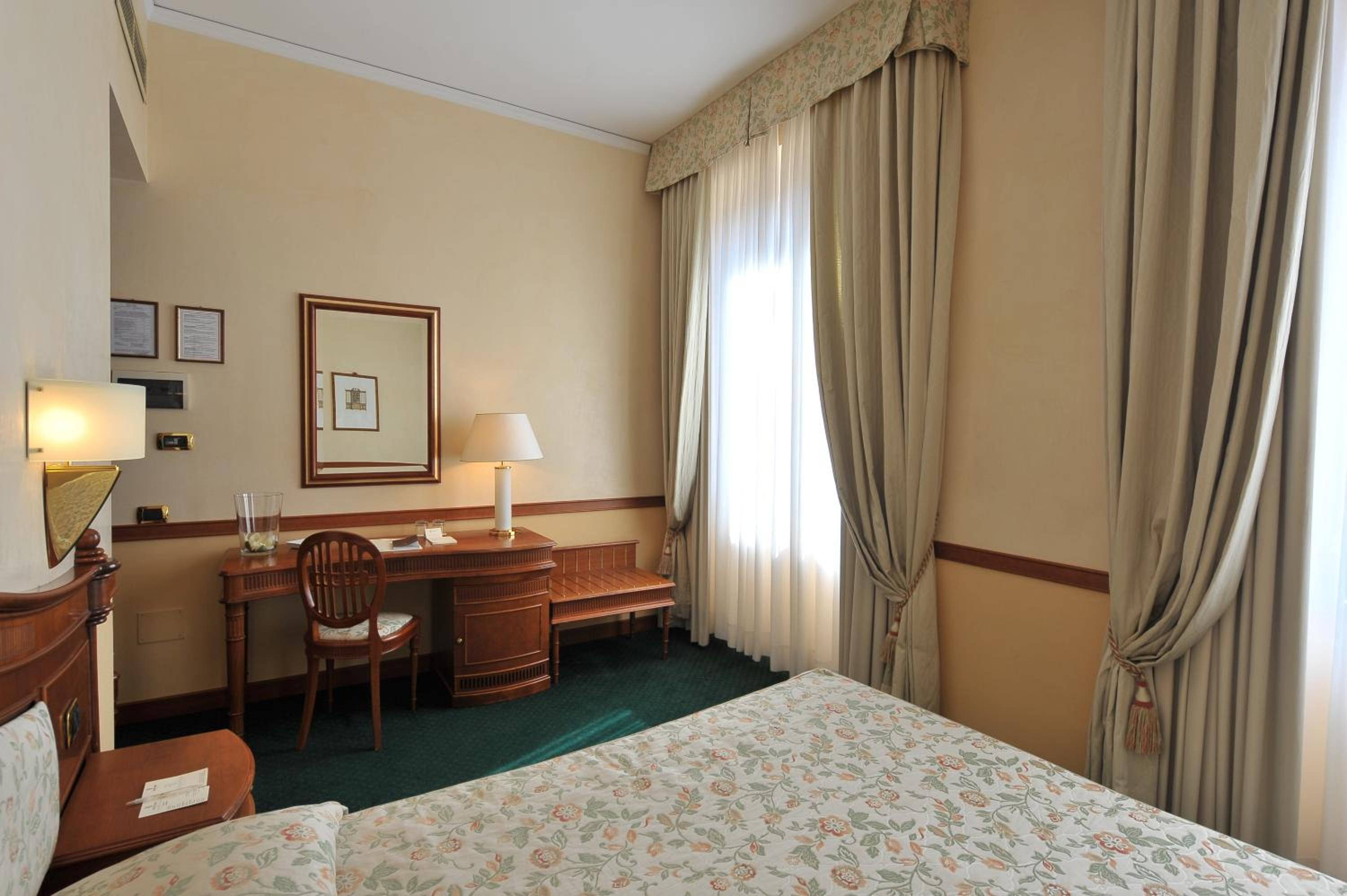 Classic Double or Twin Room - Photo 5