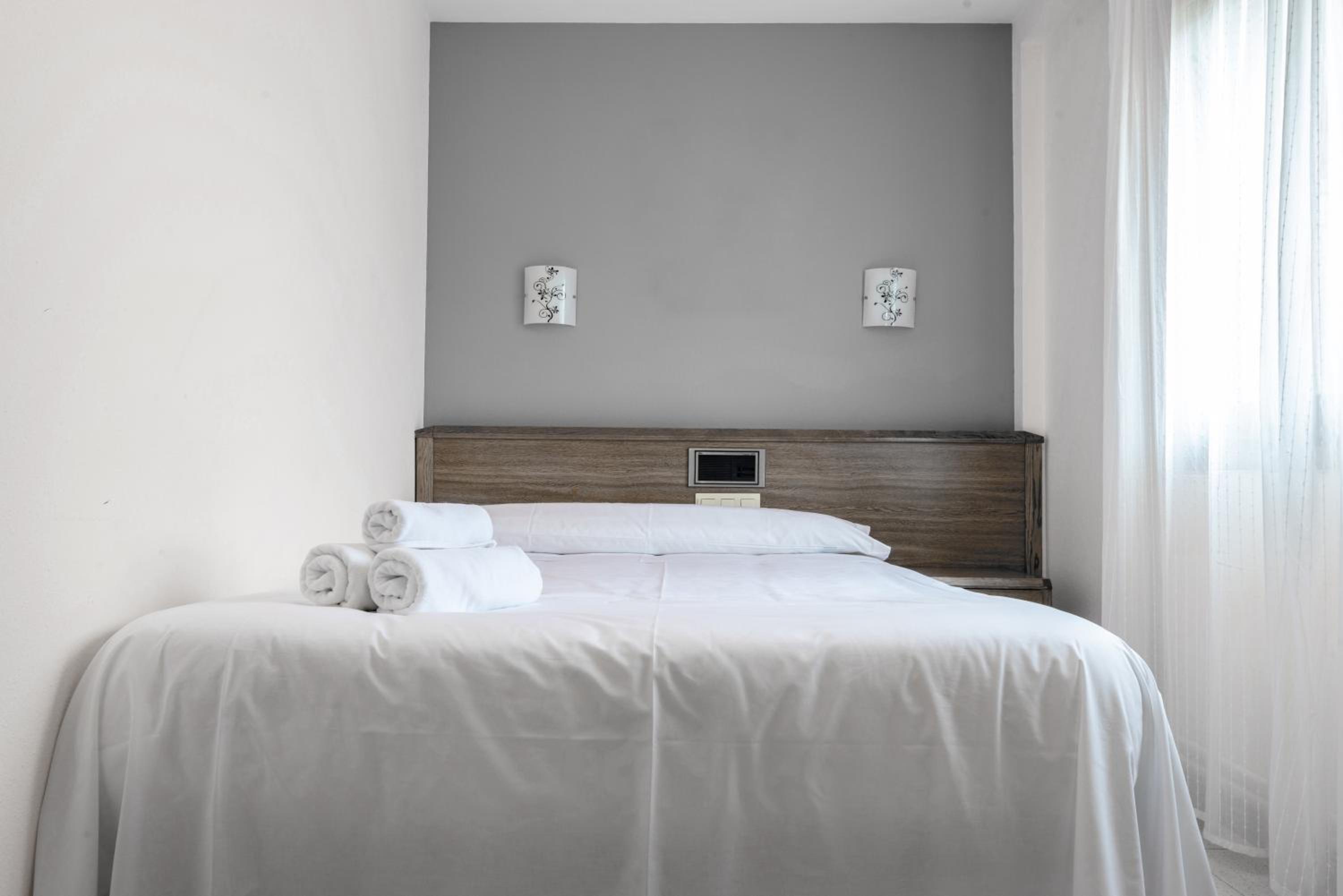 Standard Queen Room - Photo 6