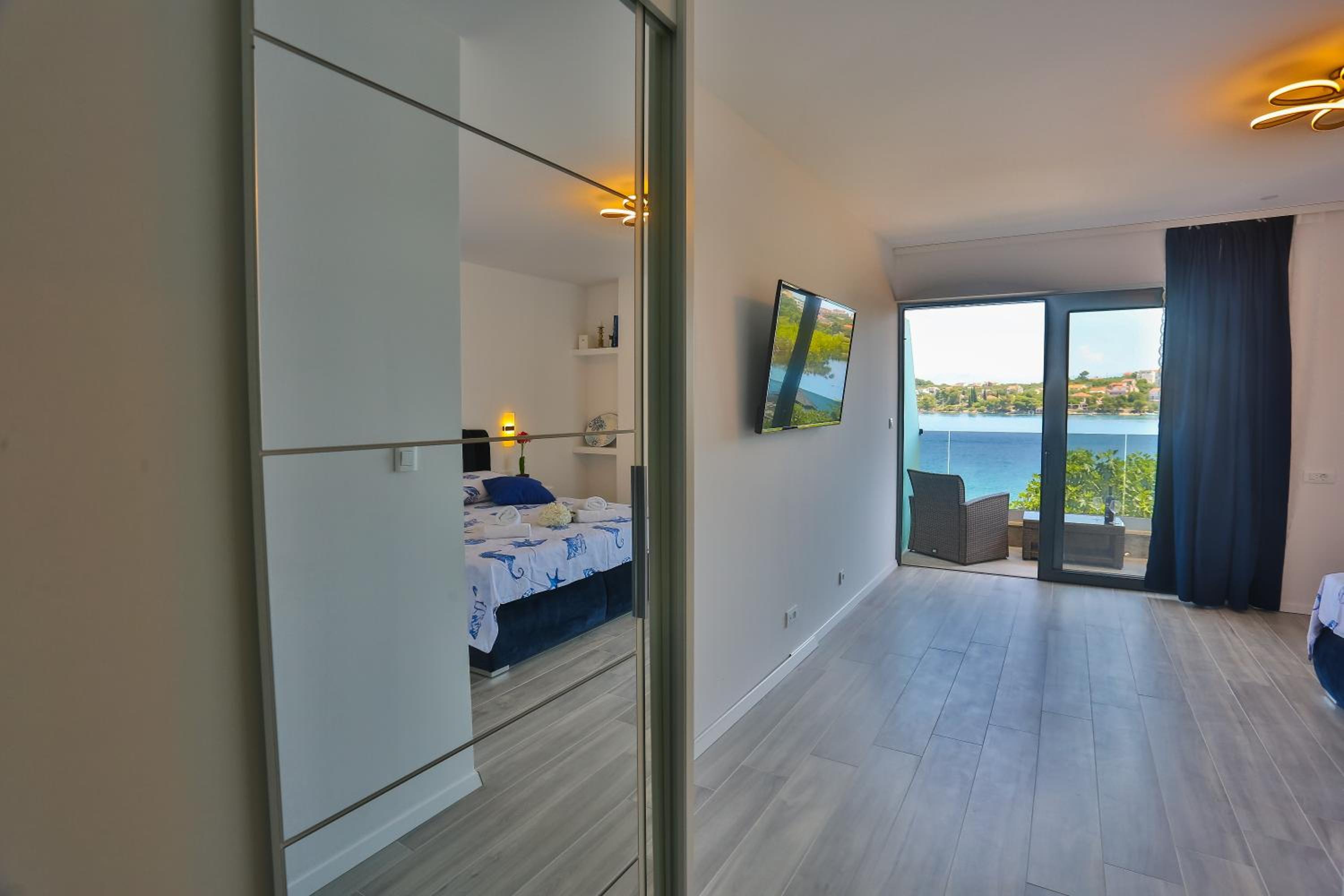 Deluxe Double Room with Balcony and Sea View