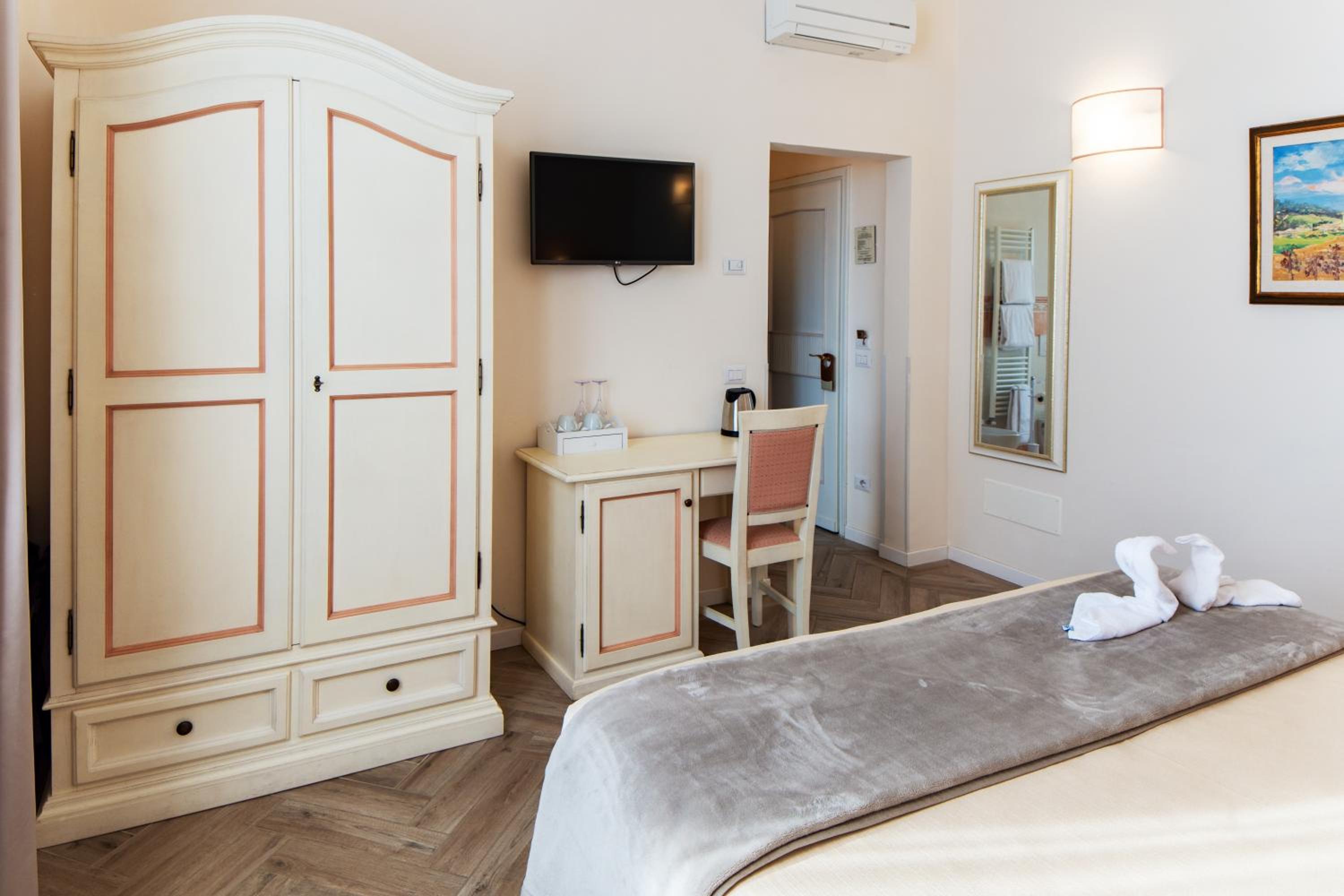 Double or Twin Room photo 1