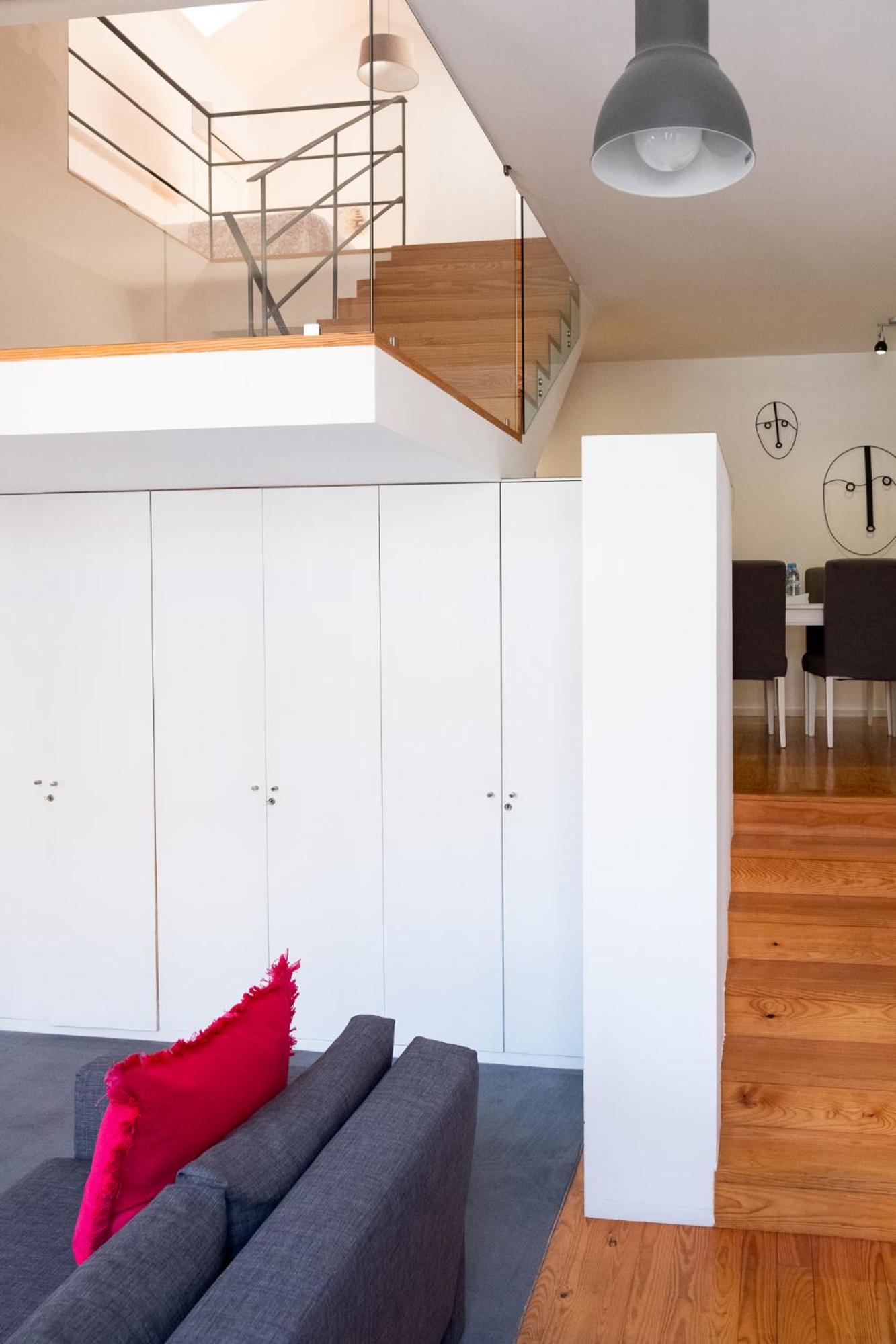 Superior One-Bedroom Triplex Apartment