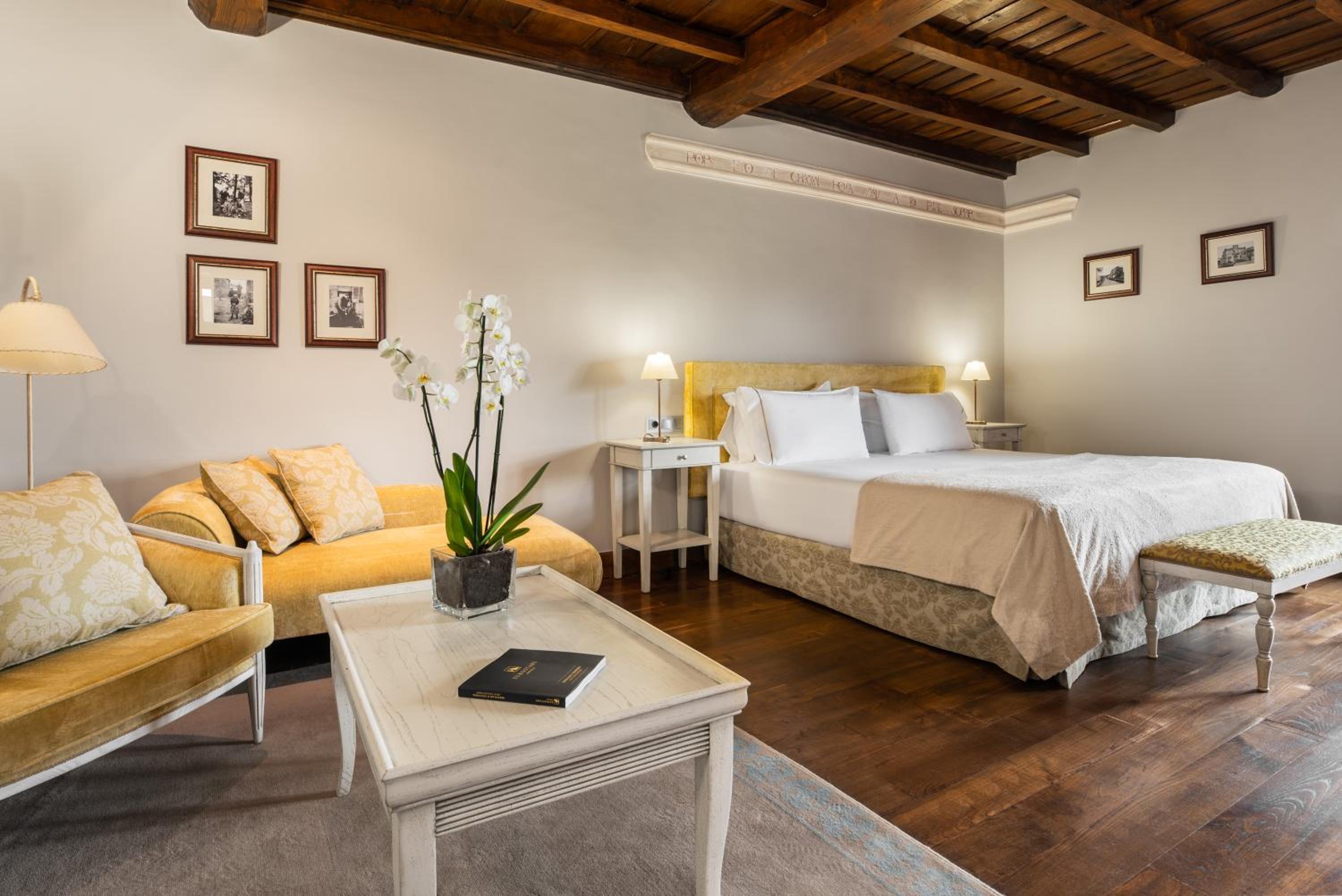 Deluxe Double Room - Photo 12