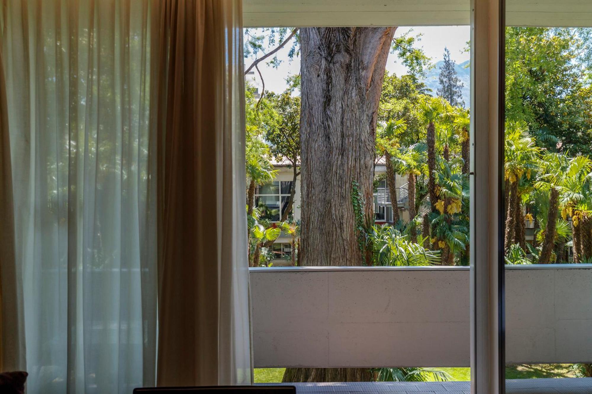Standard Double or Twin Room with Park View - Photo 2