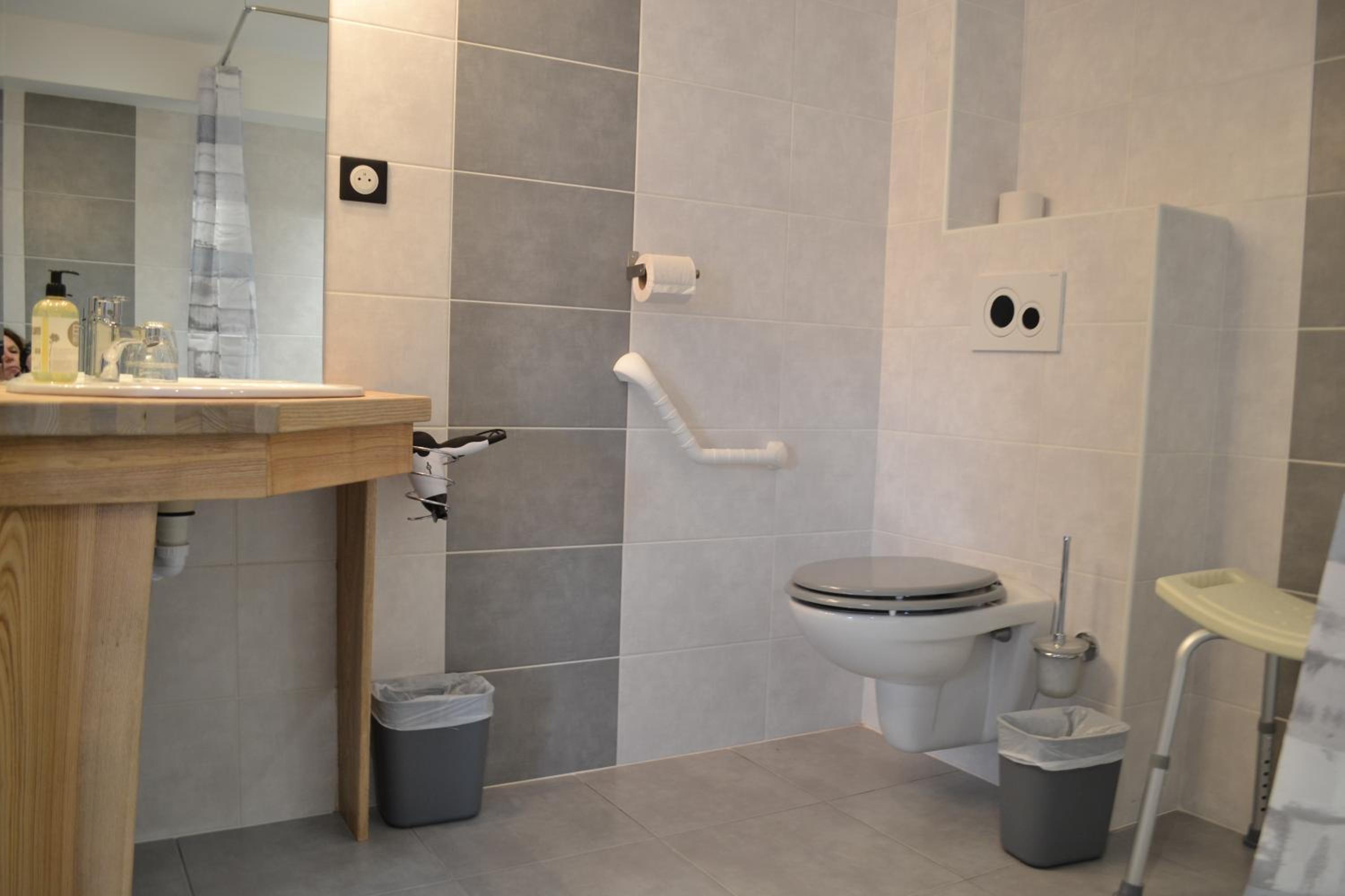 Twin Room - Photo 24