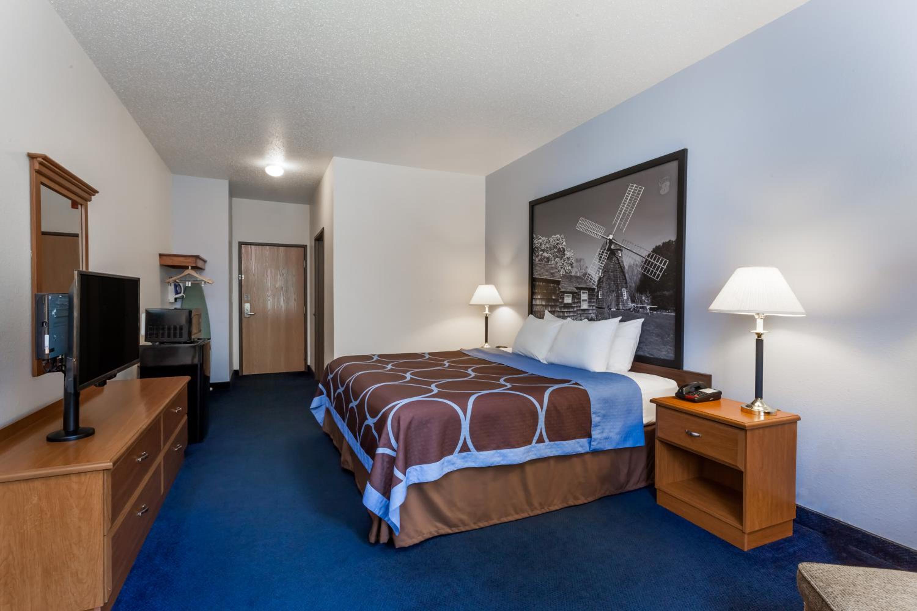 King Room - Non-Smoking - Photo 1