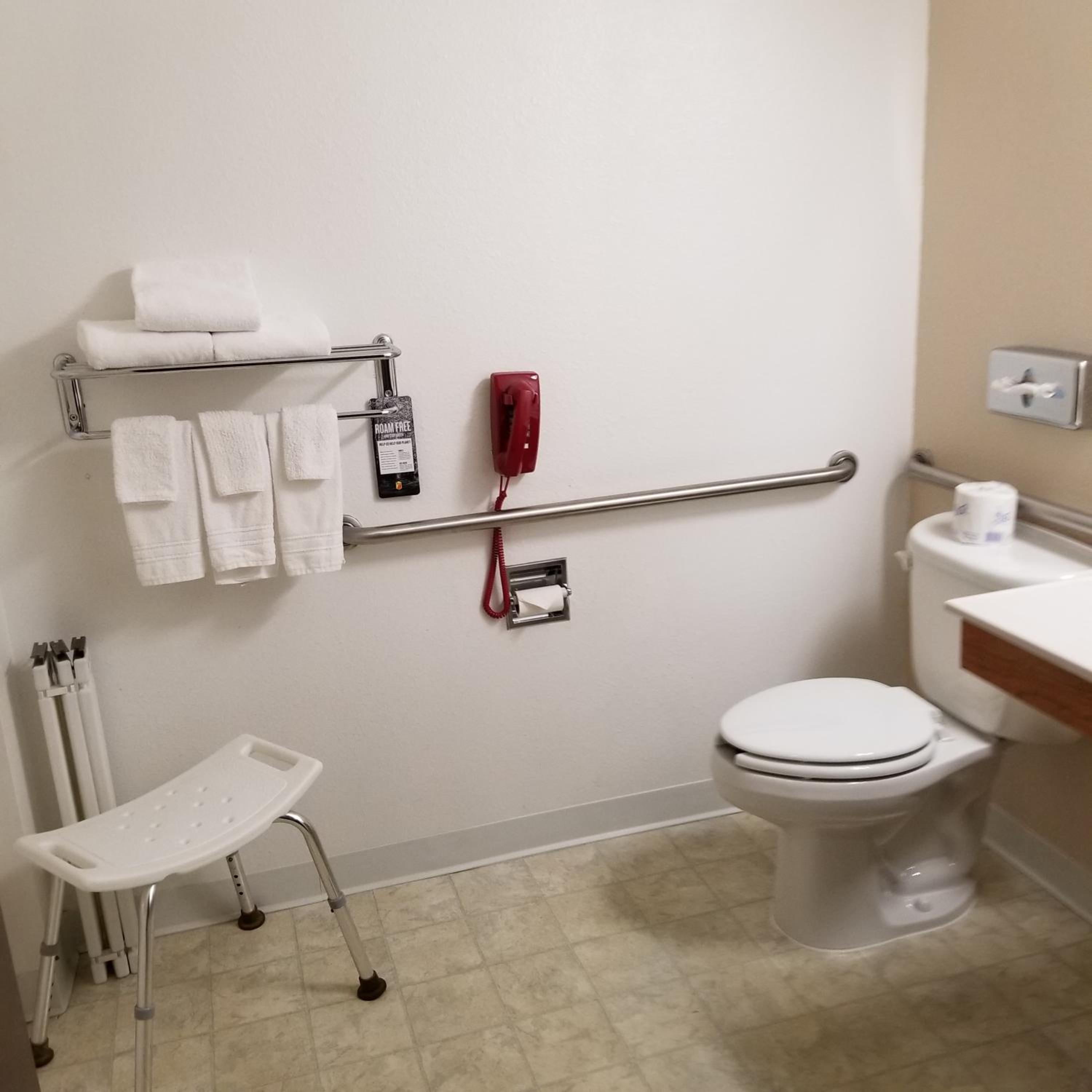 King Room with Bath Tub - Mobility/Hearing Accessible - Non-Smoking - Photo 3