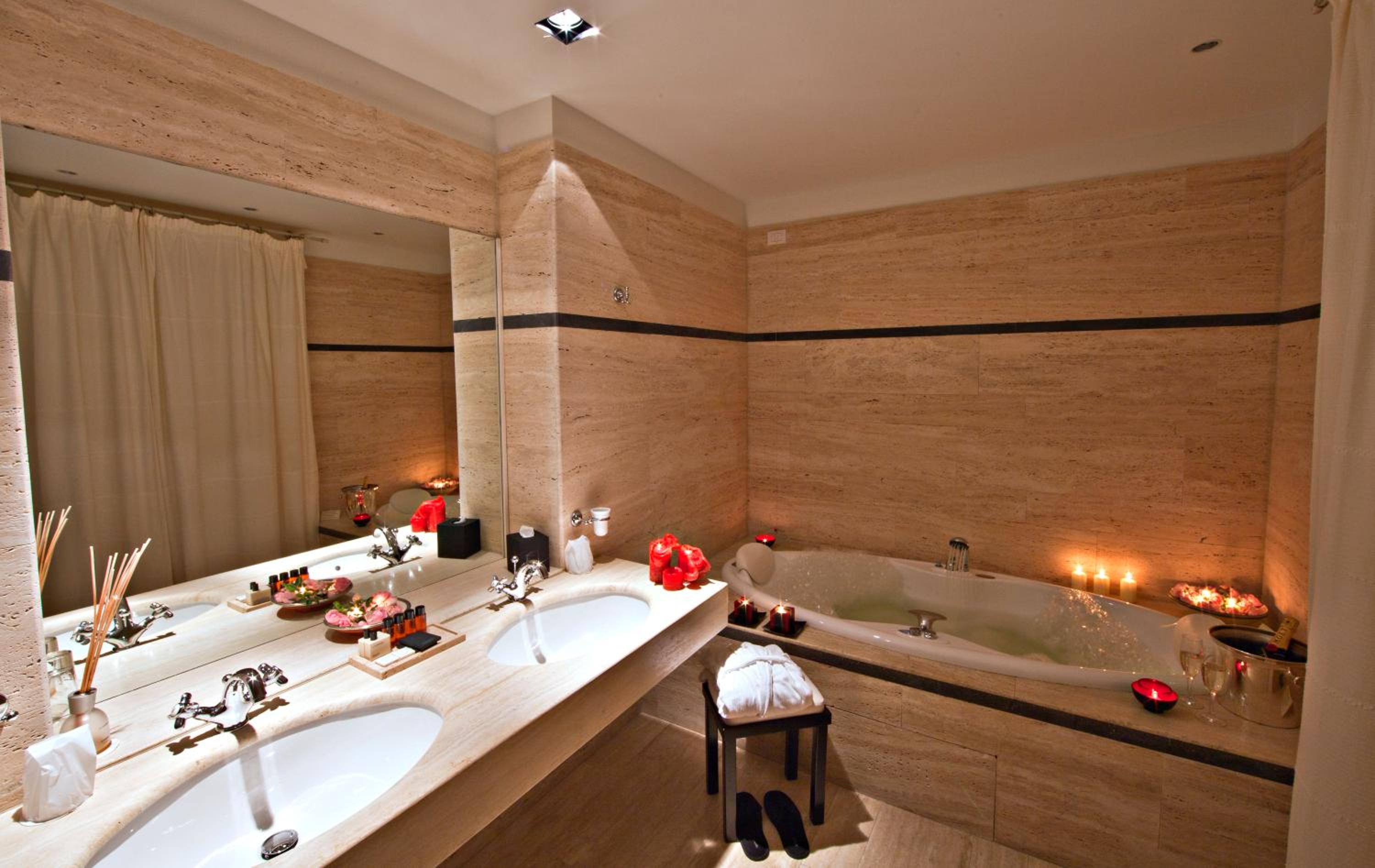 Suite with Spa Bath - Photo 6