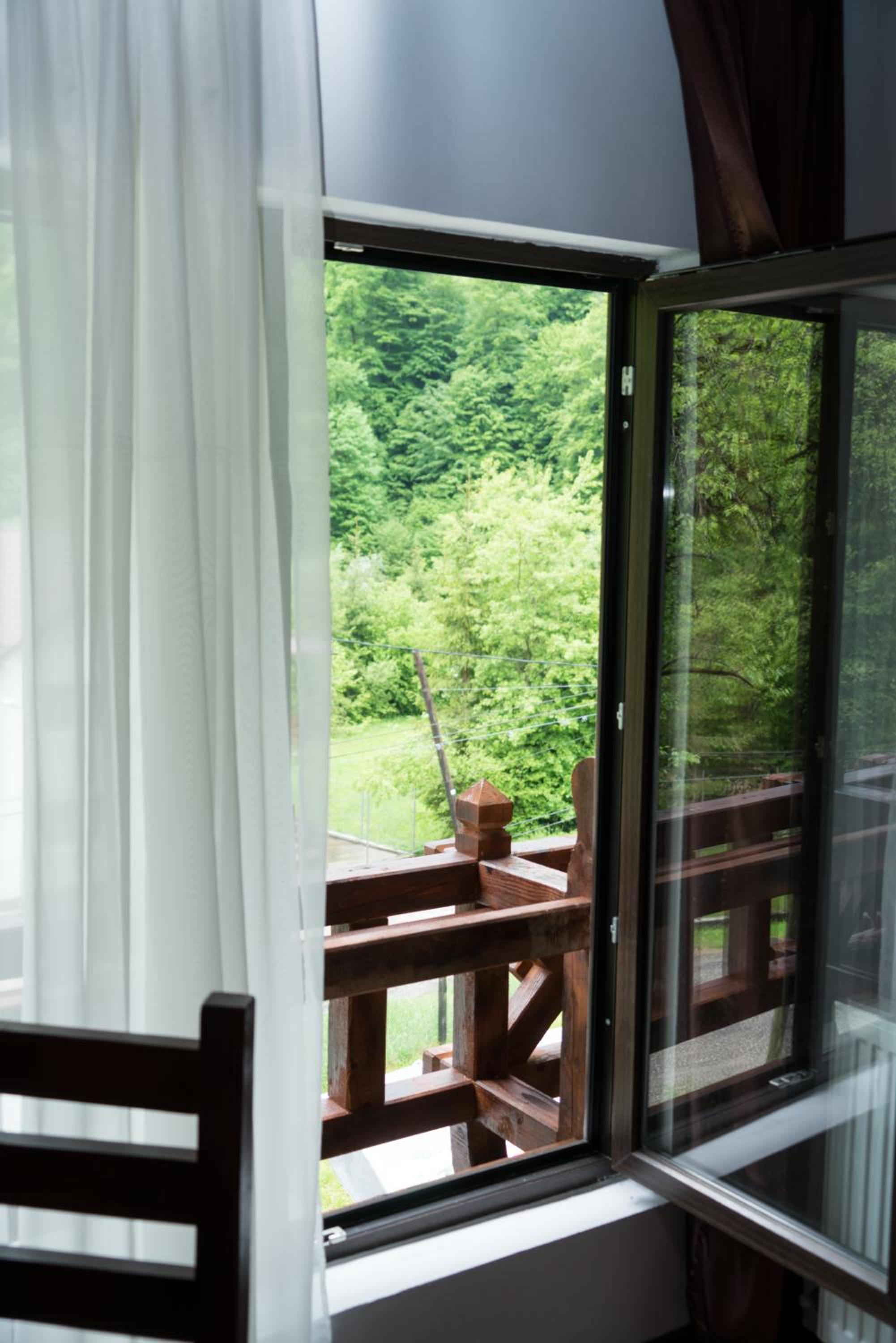 Double Room with Mountain View - Photo 6