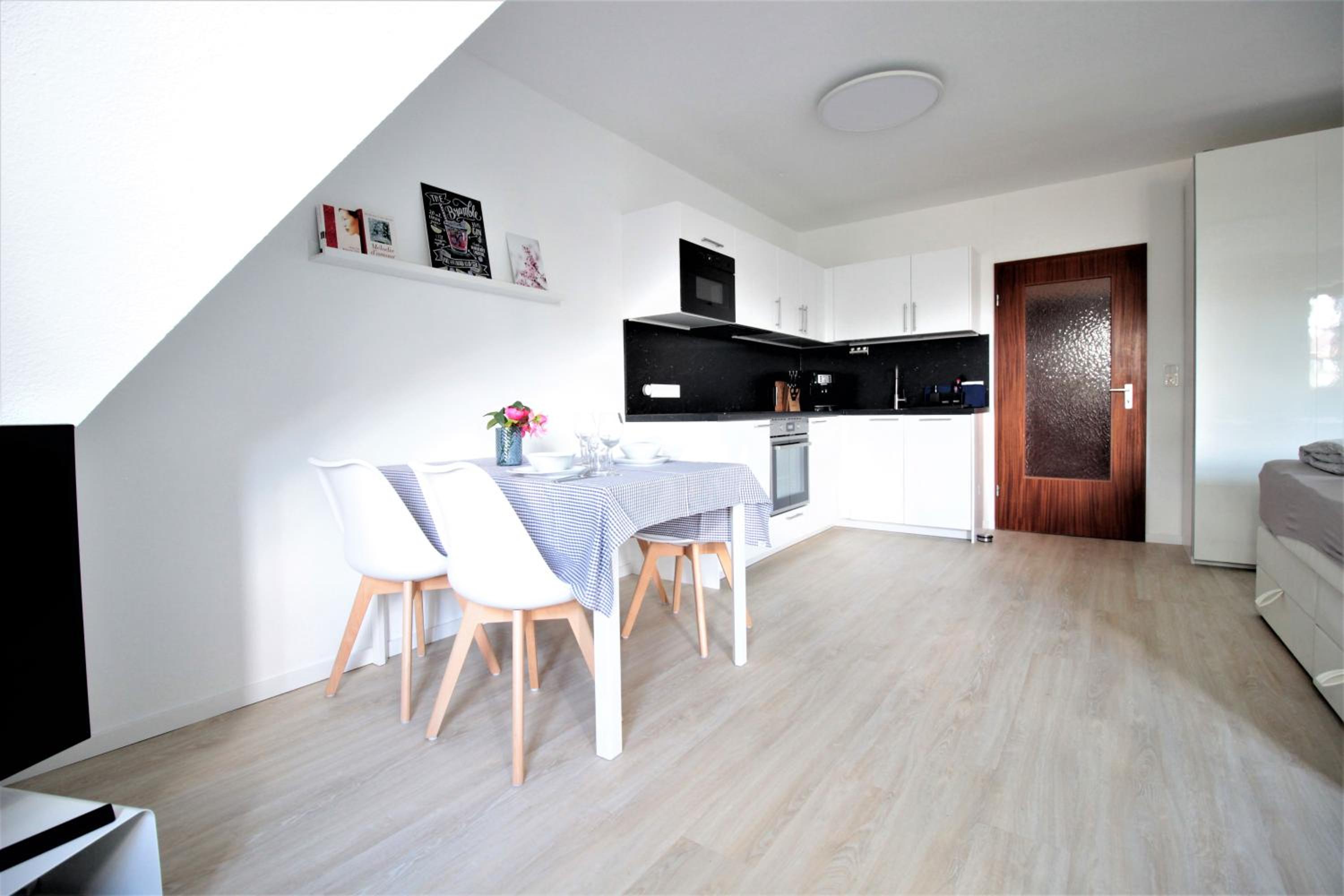 One-Bedroom Apartment - Photo 2