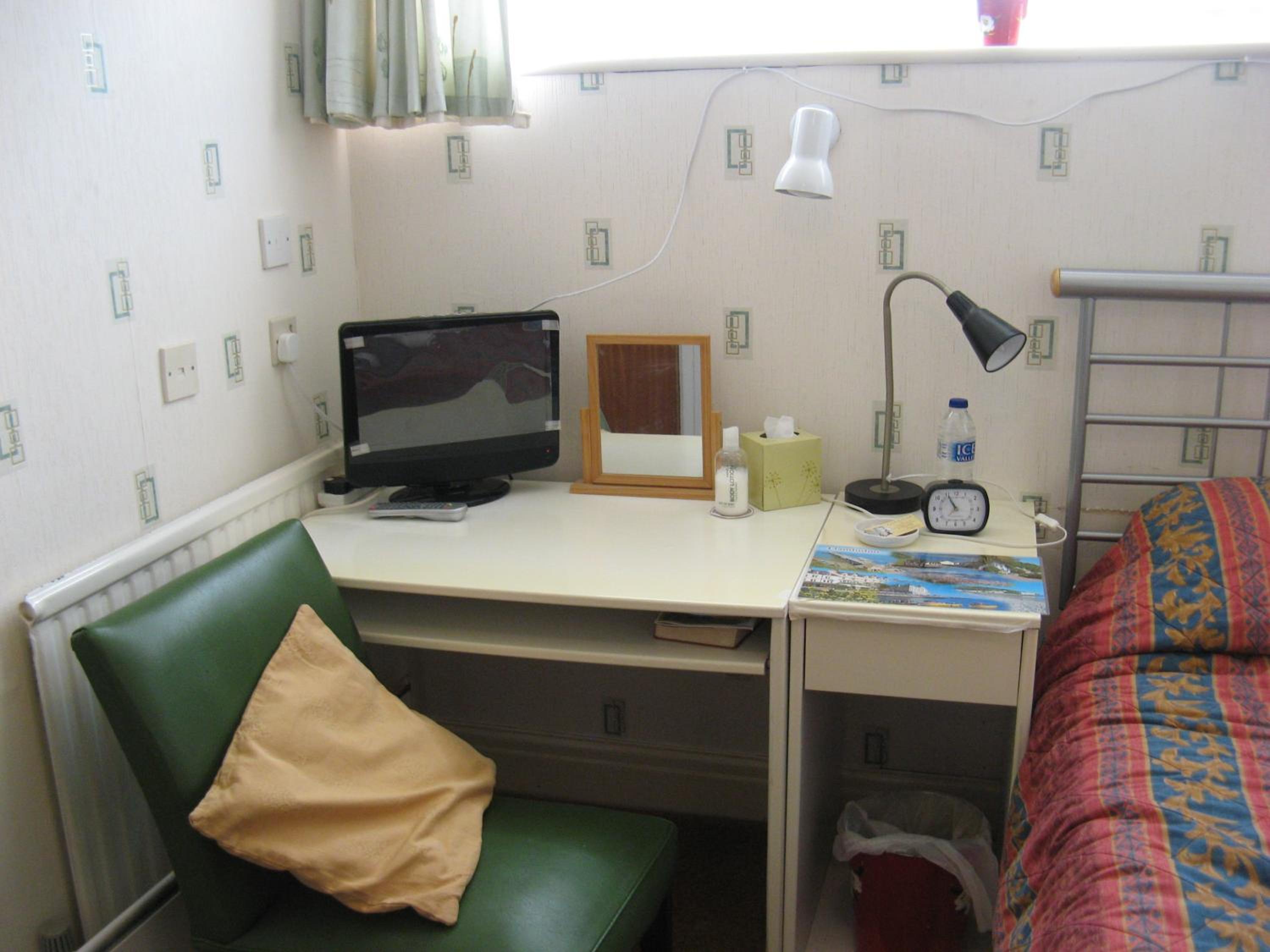 Single Room - Ensuite with shower