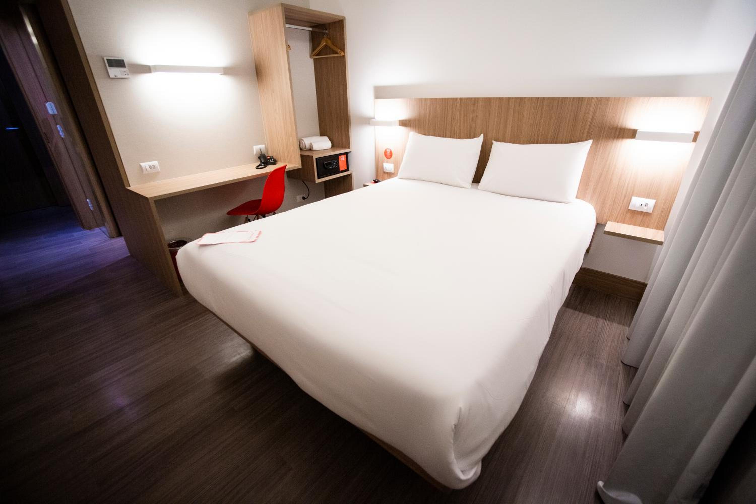 Double Room with Double bed - Photo 7