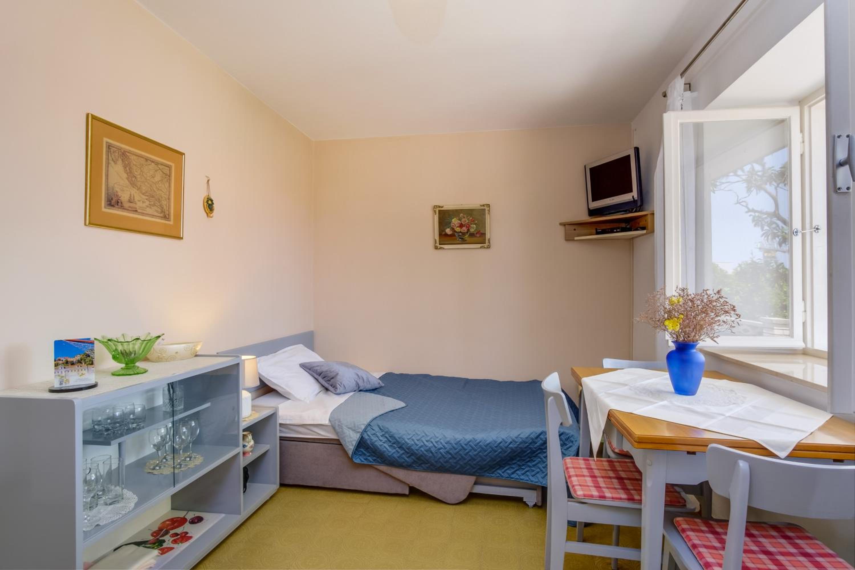 Studio Apartment photo 3