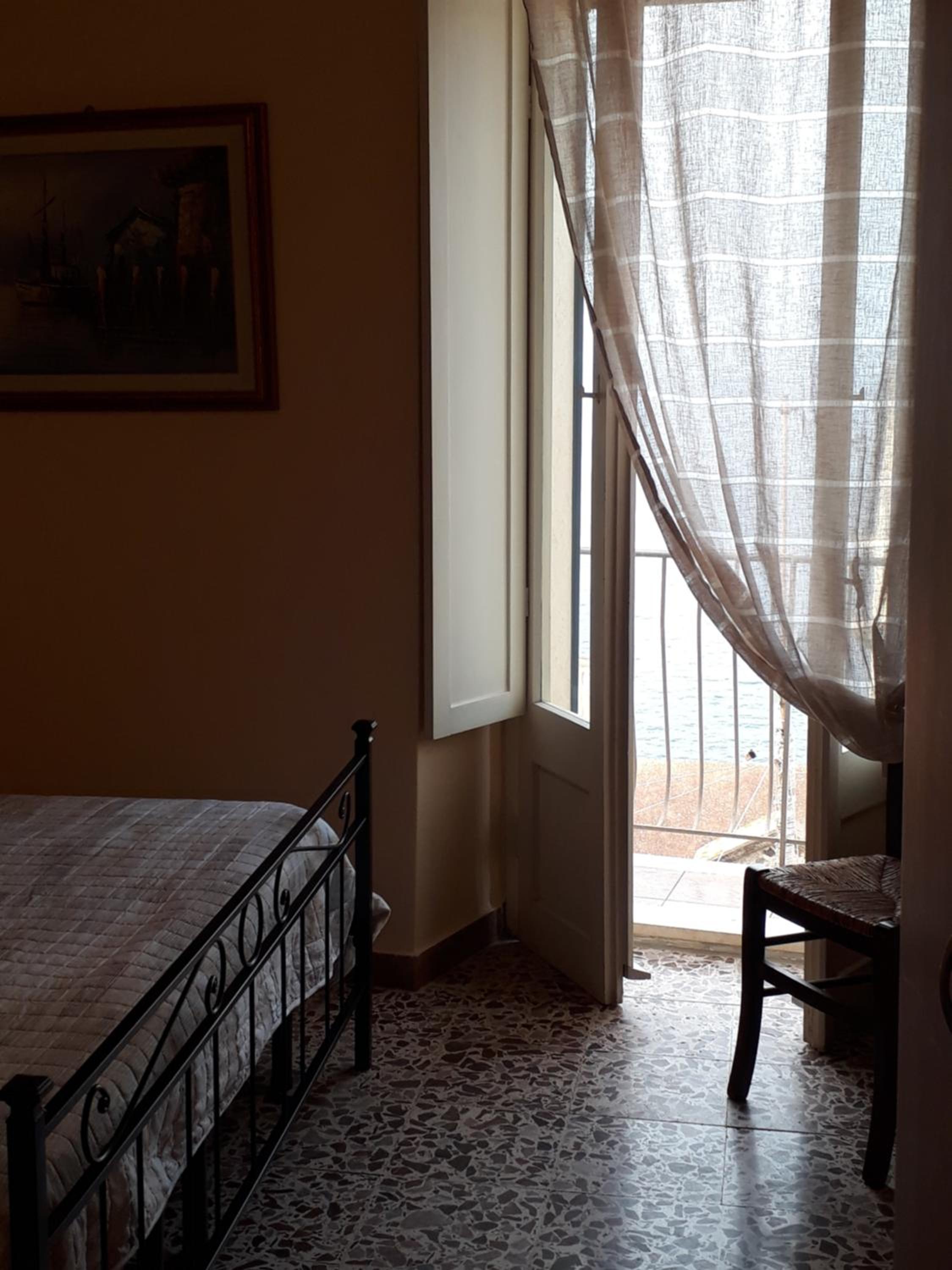 Superior Triple Room with Sea View - Photo 4