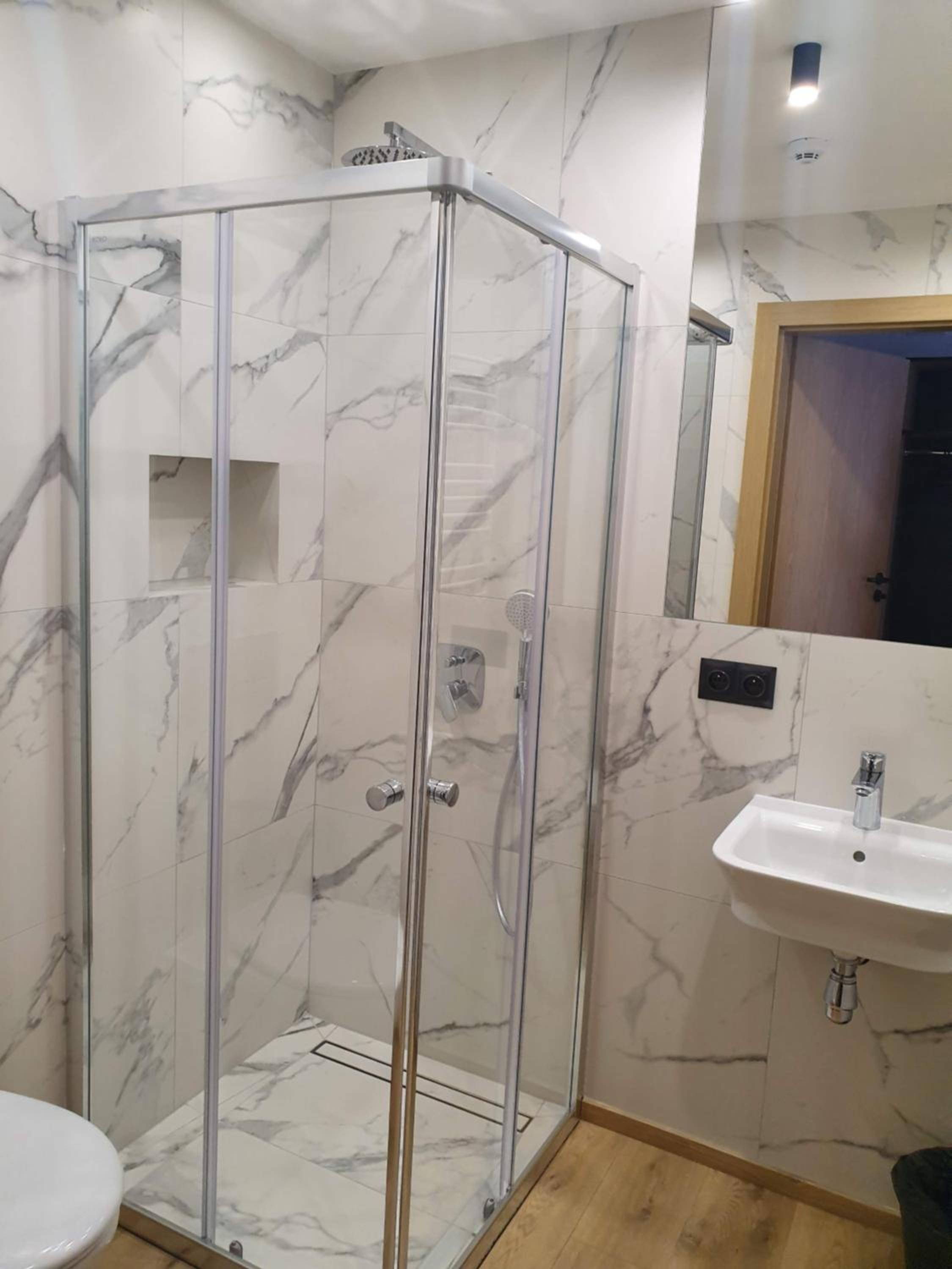 Twin Room with Private Bathroom - Photo 4
