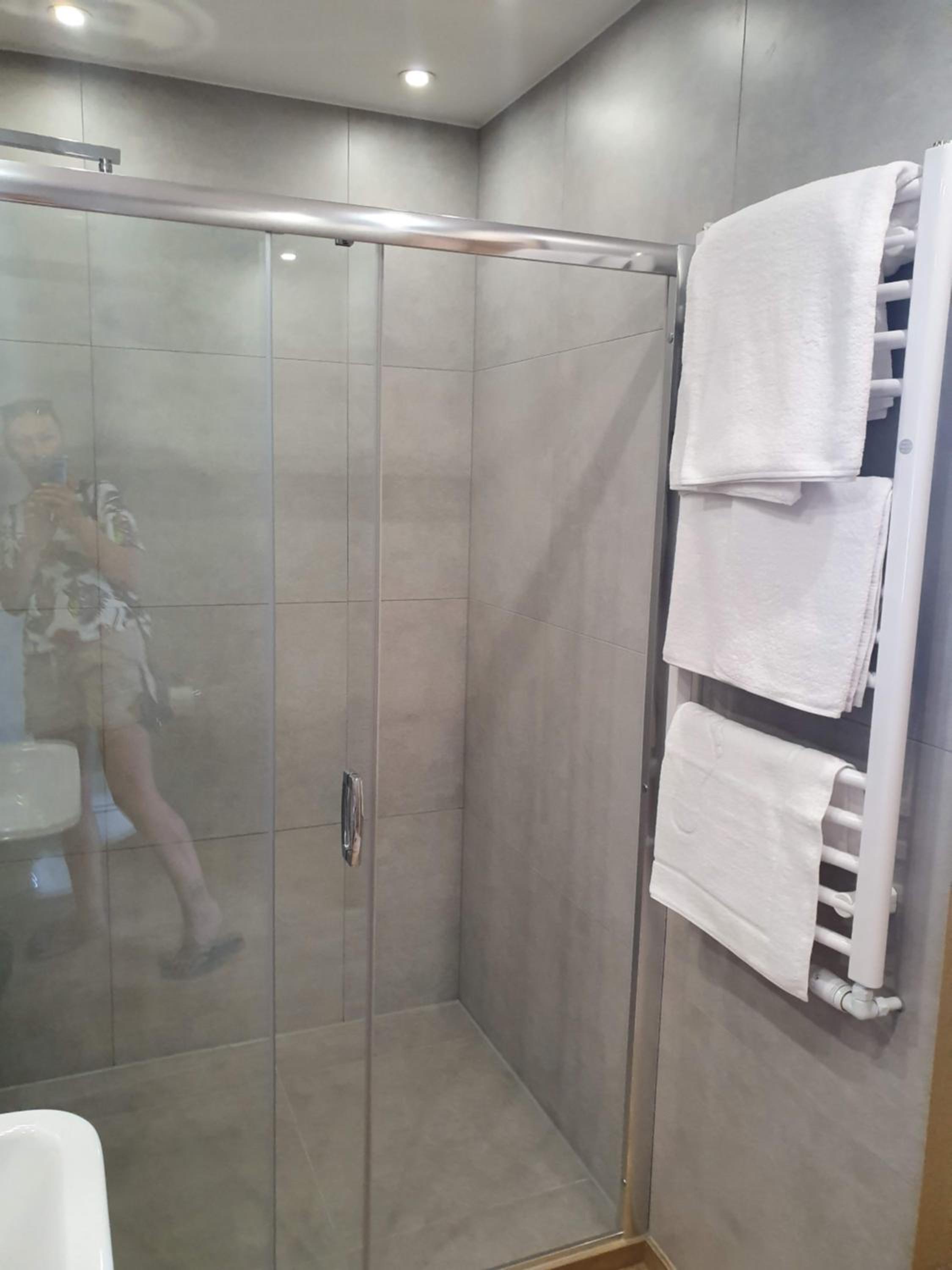 Triple Room with Private Bathroom - Photo 3