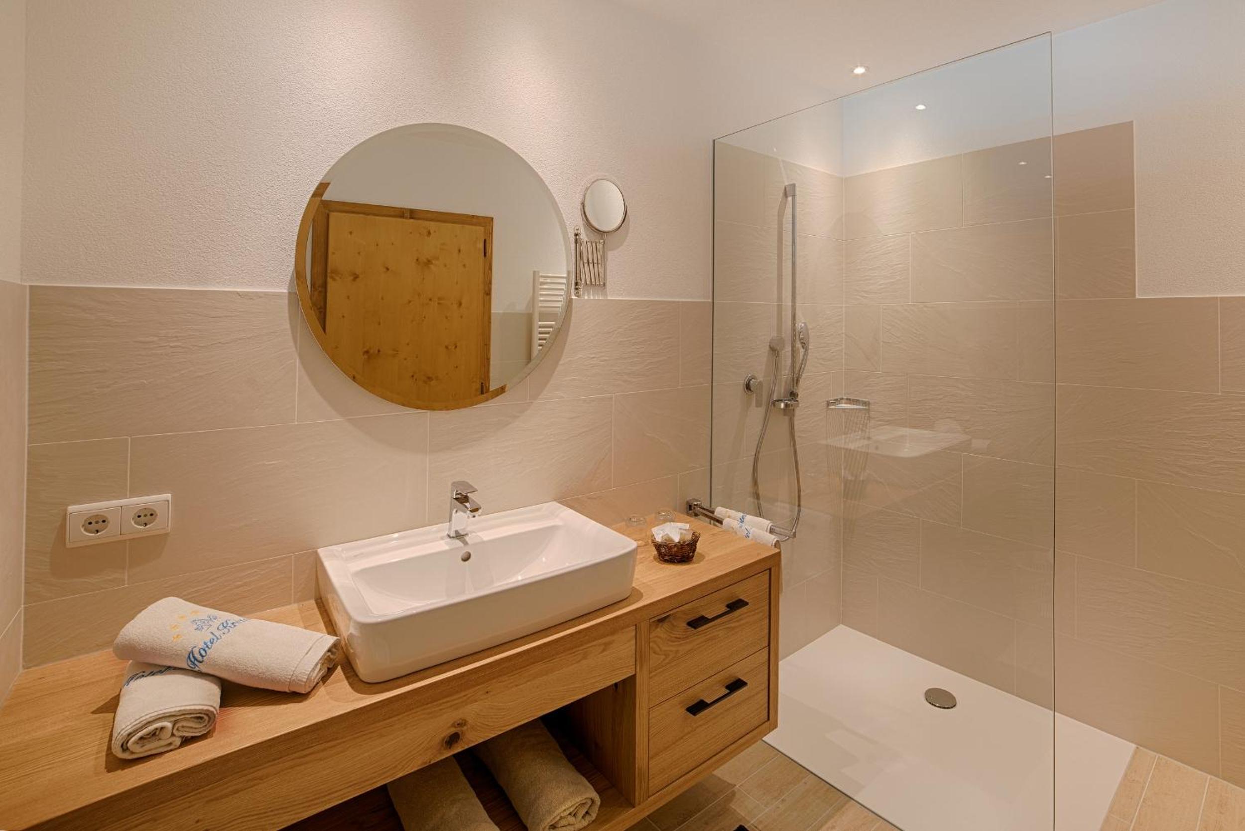 Suite with Mountain View photo 3
