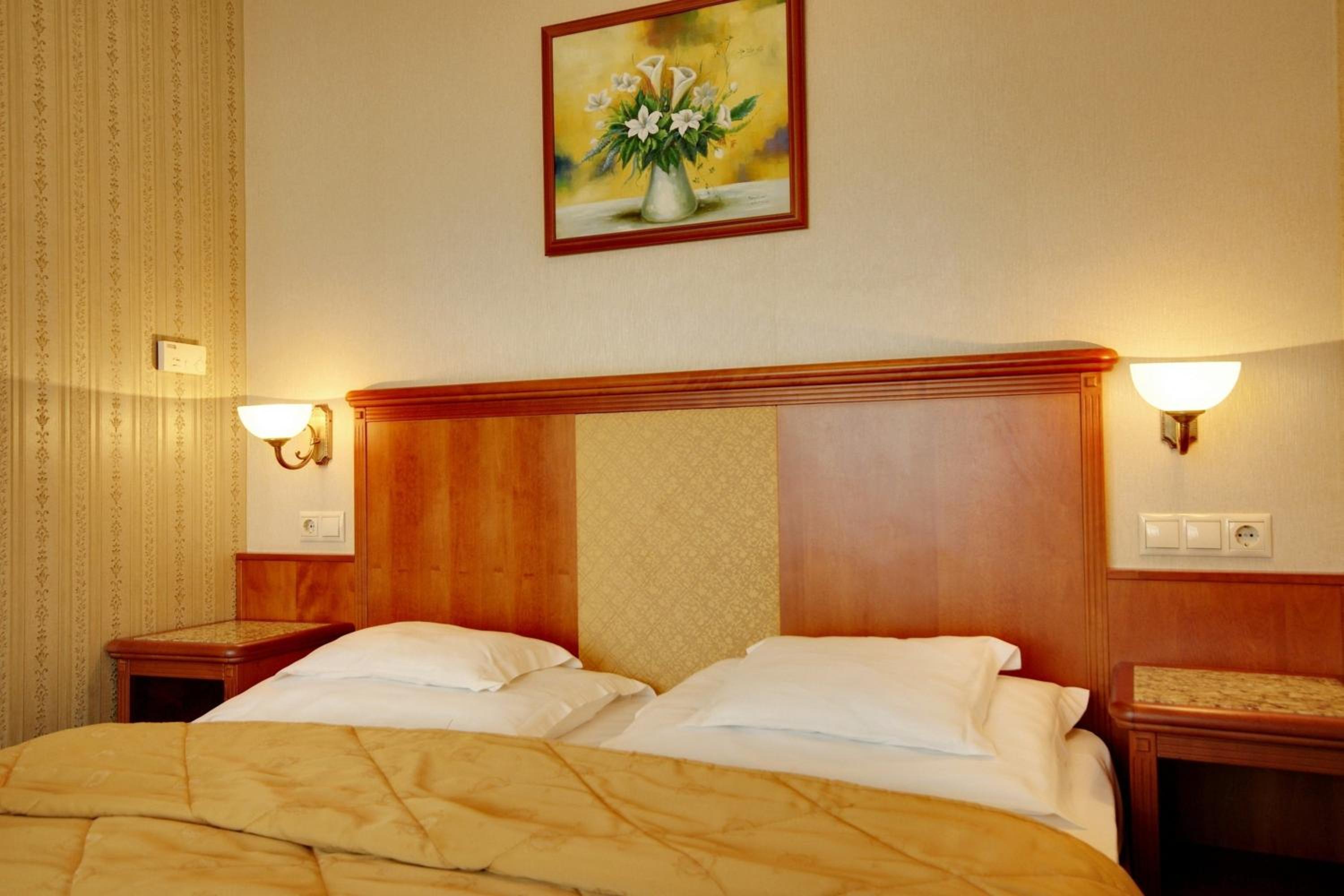 Standard Double or Twin Room - Photo 4