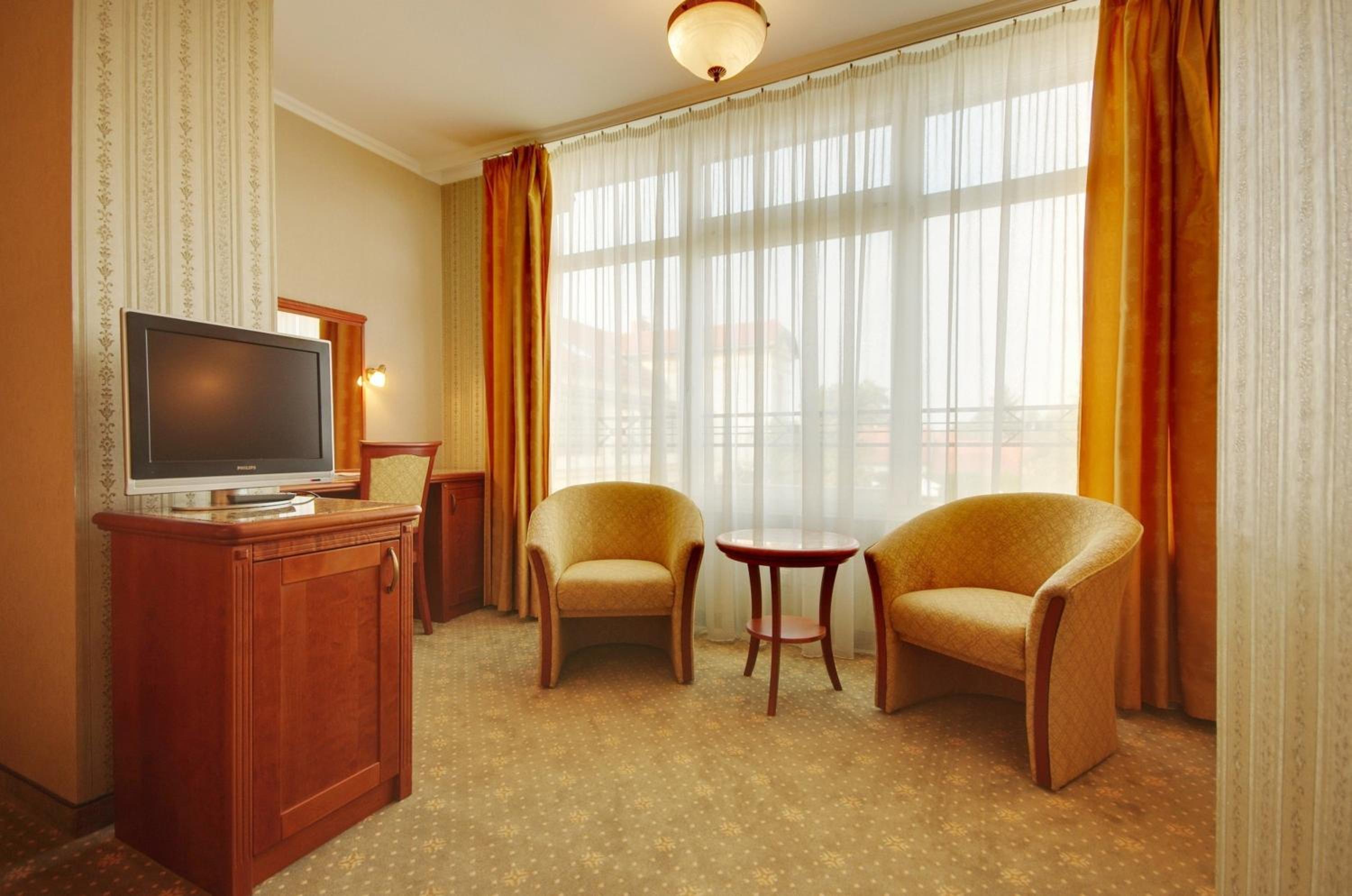 Standard Double or Twin Room - Photo 5