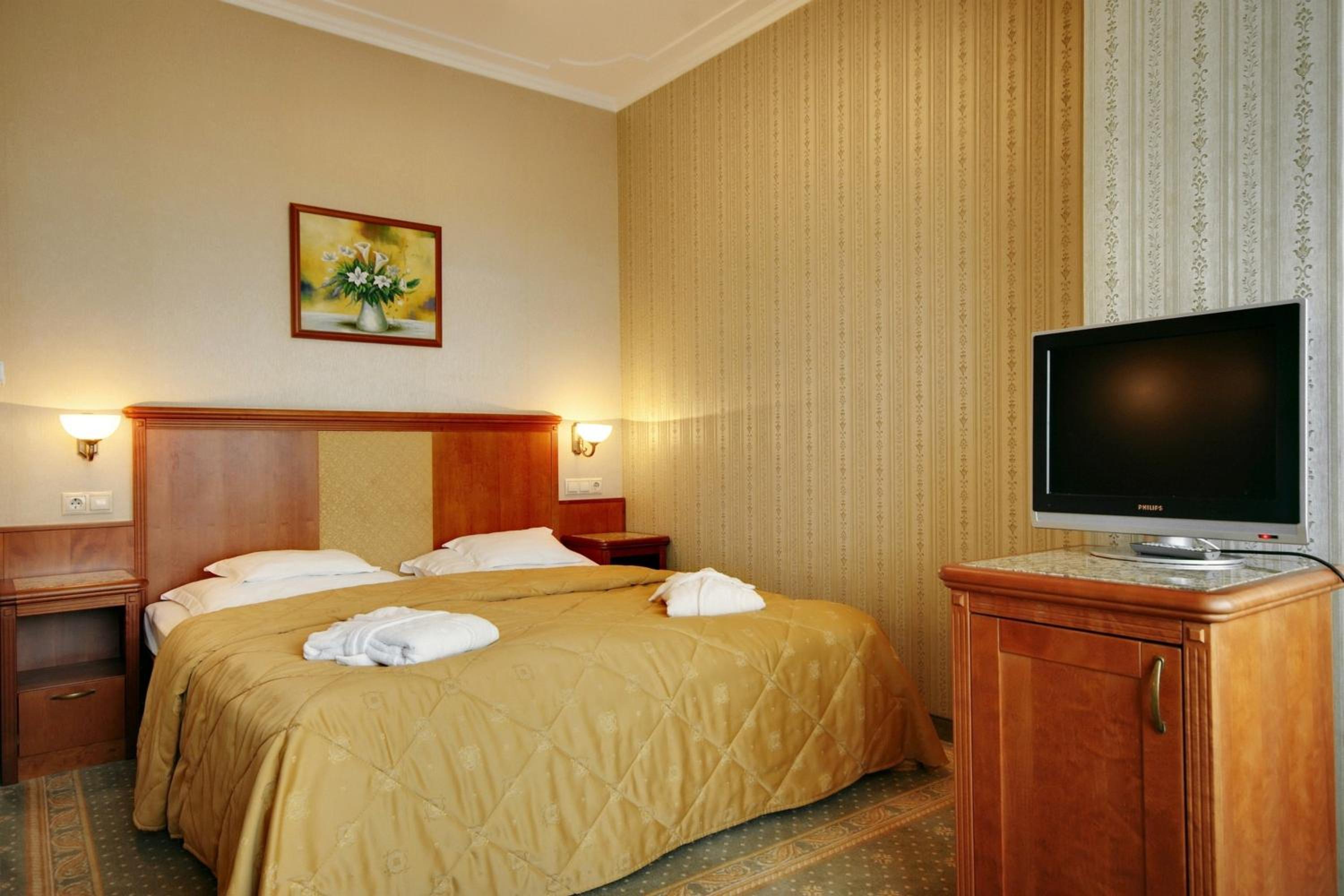 Standard Double or Twin Room - Photo 1
