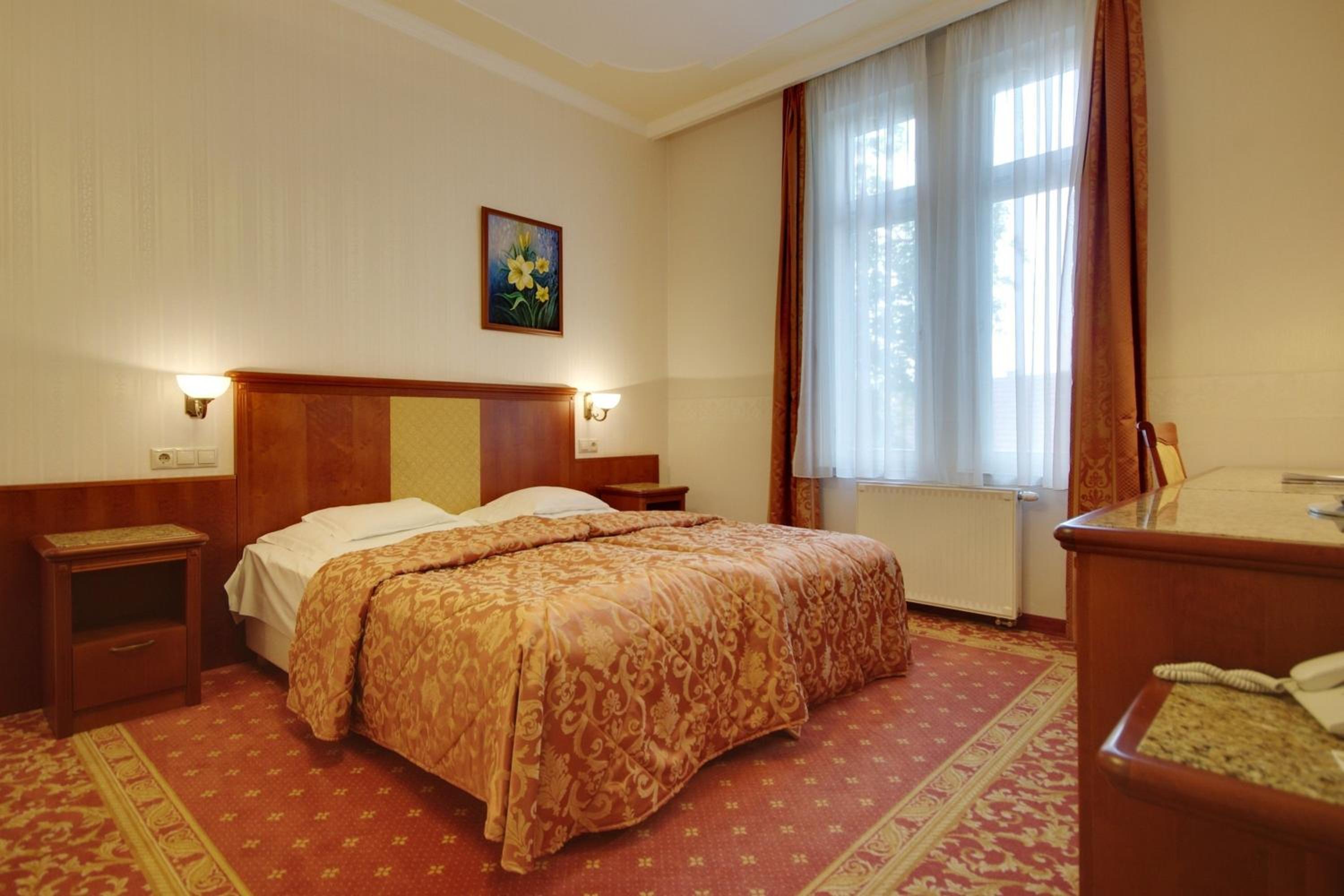 Standard Double or Twin Room - Photo 3