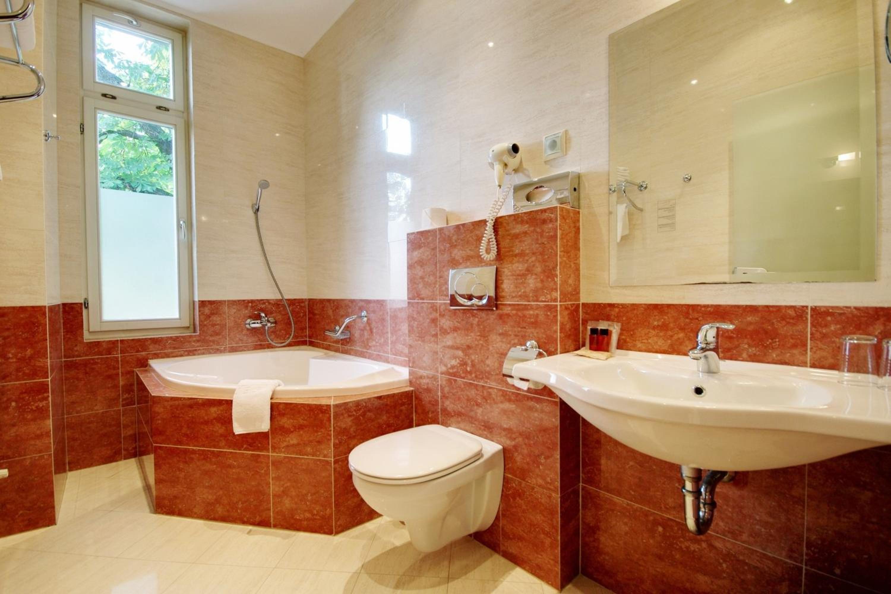 Standard Double or Twin Room - Photo 2