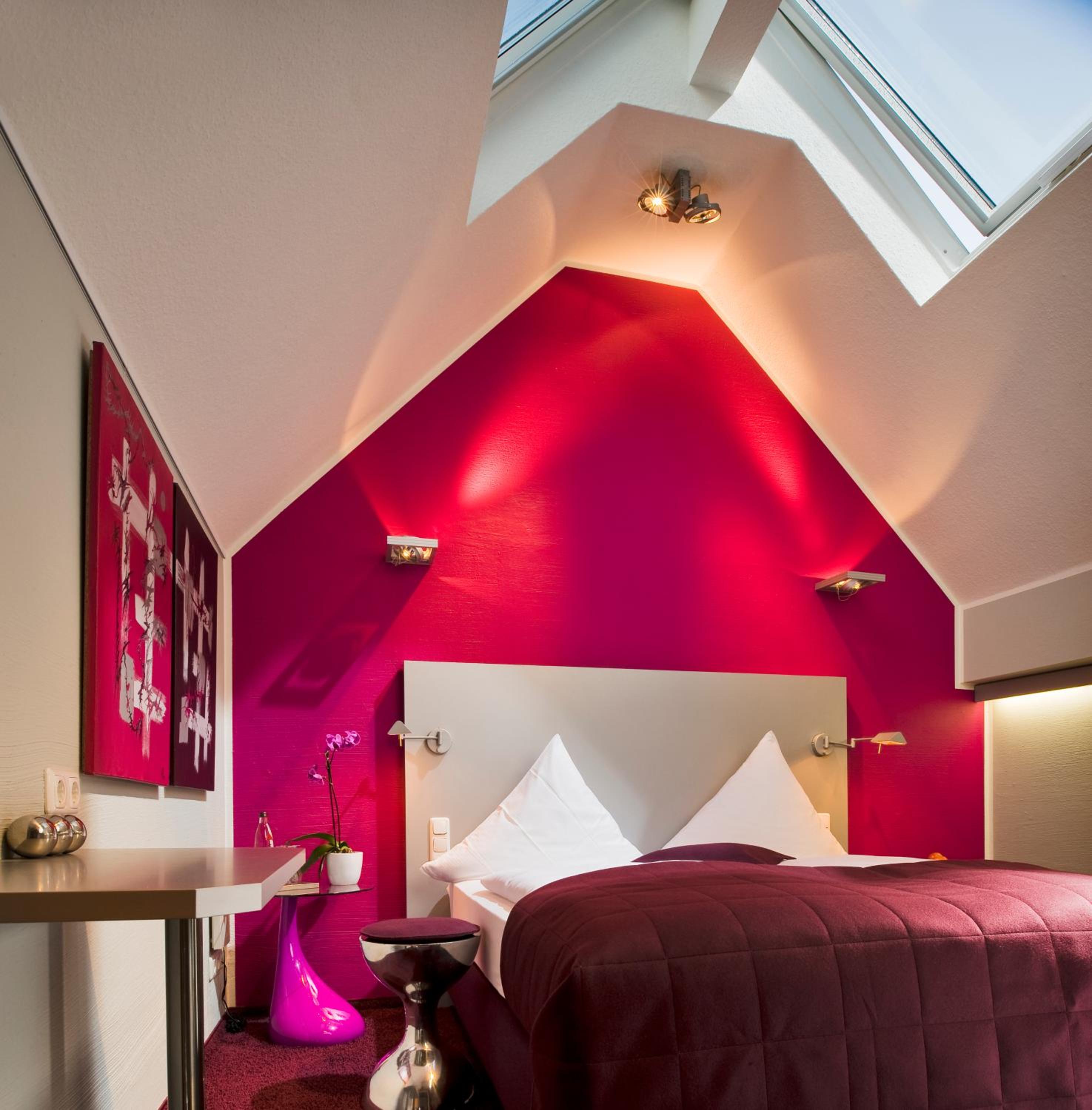 Standard Double Room - Photo 8