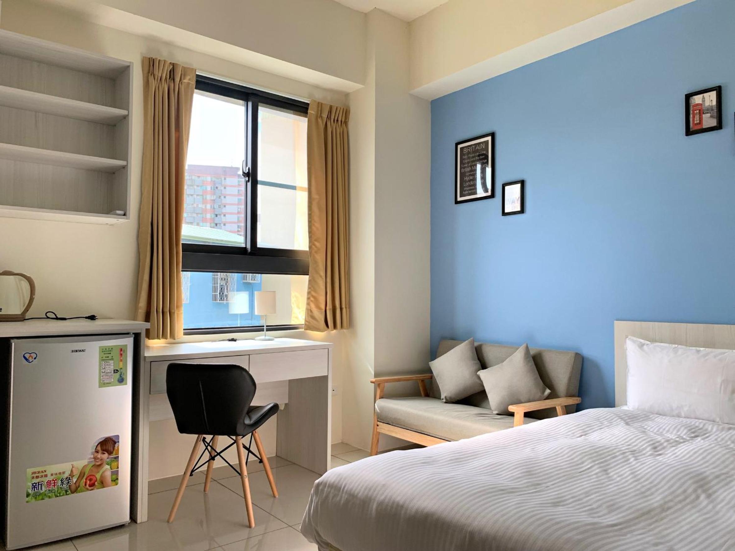Double Room with Balcony - Photo 12