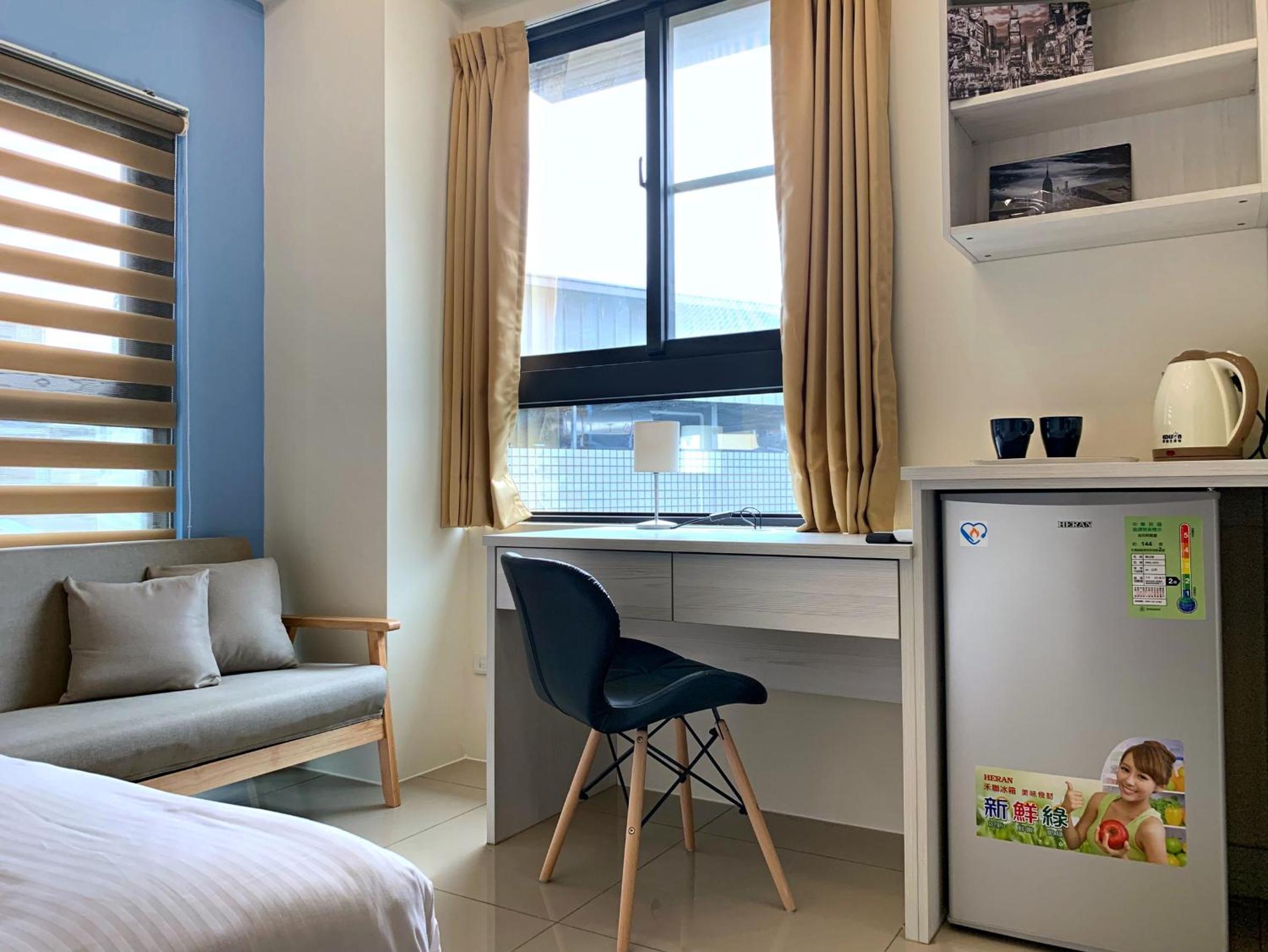 Double Room with Balcony - Photo 10