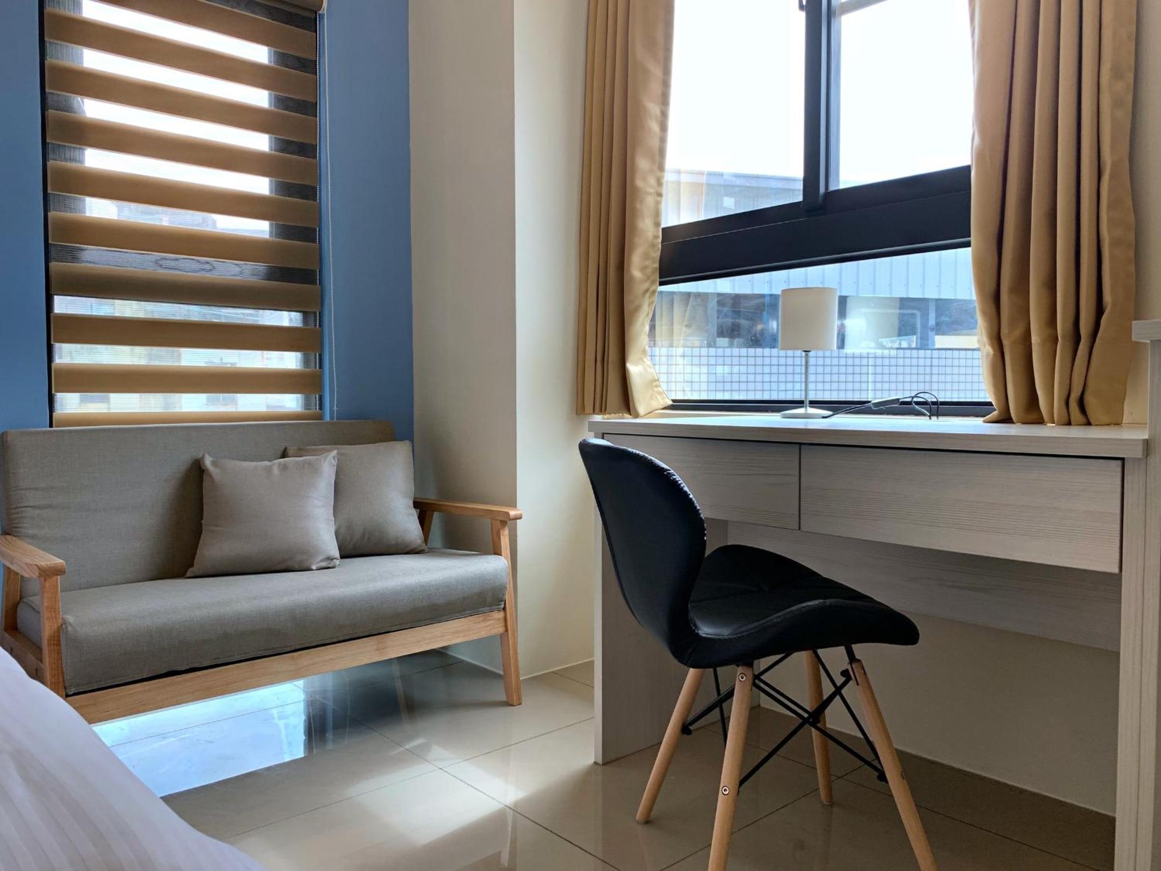 Double Room with Balcony - Photo 19