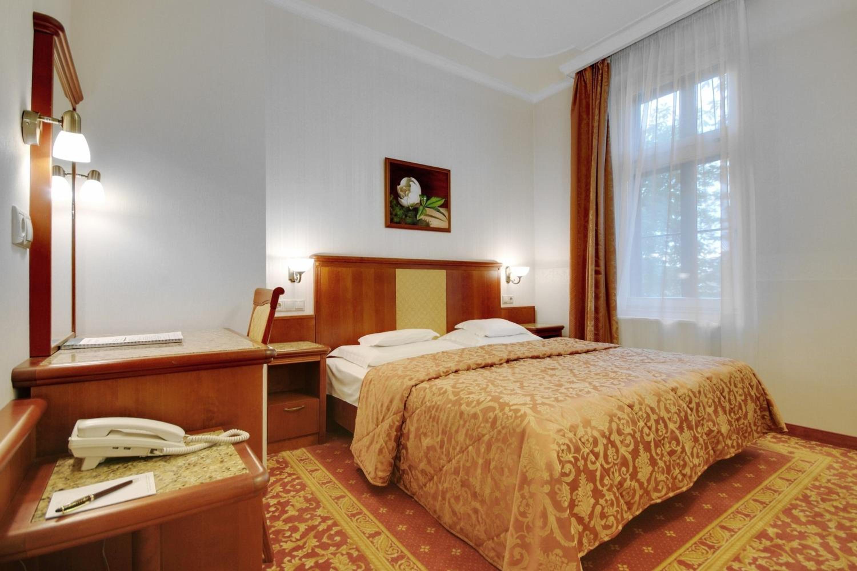 Deluxe Double or Twin Room - Photo 6