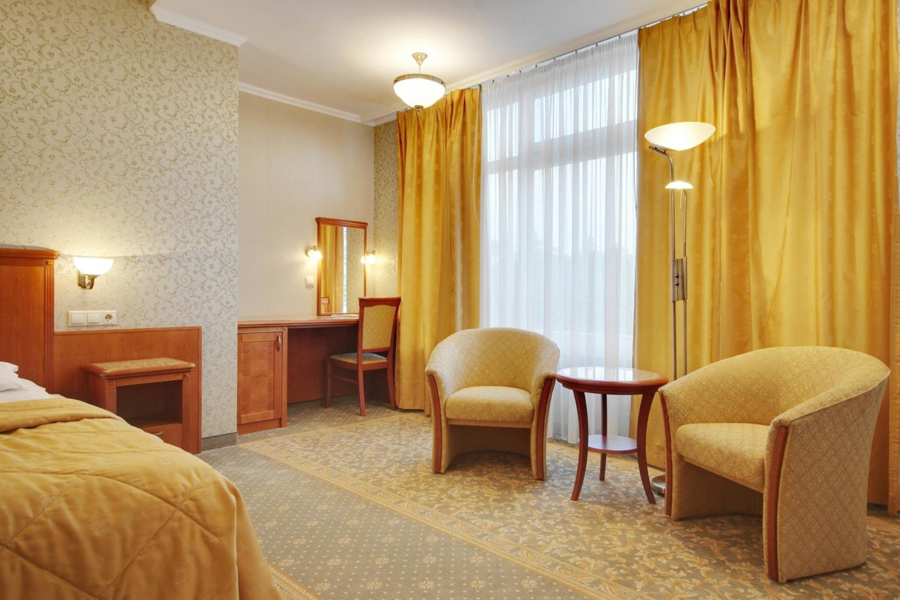Deluxe Double or Twin Room - Photo 8