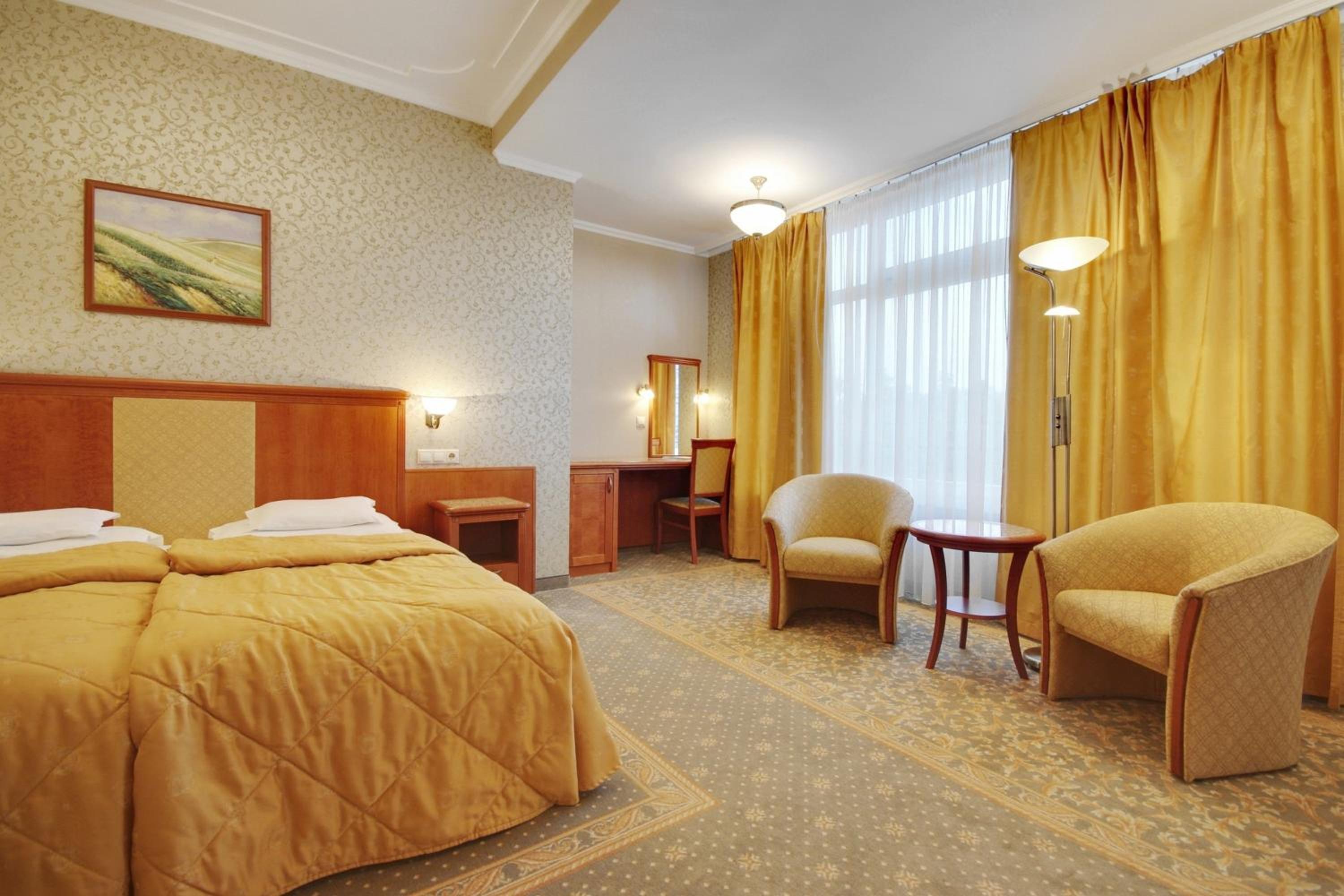 Deluxe Double or Twin Room - Photo 11