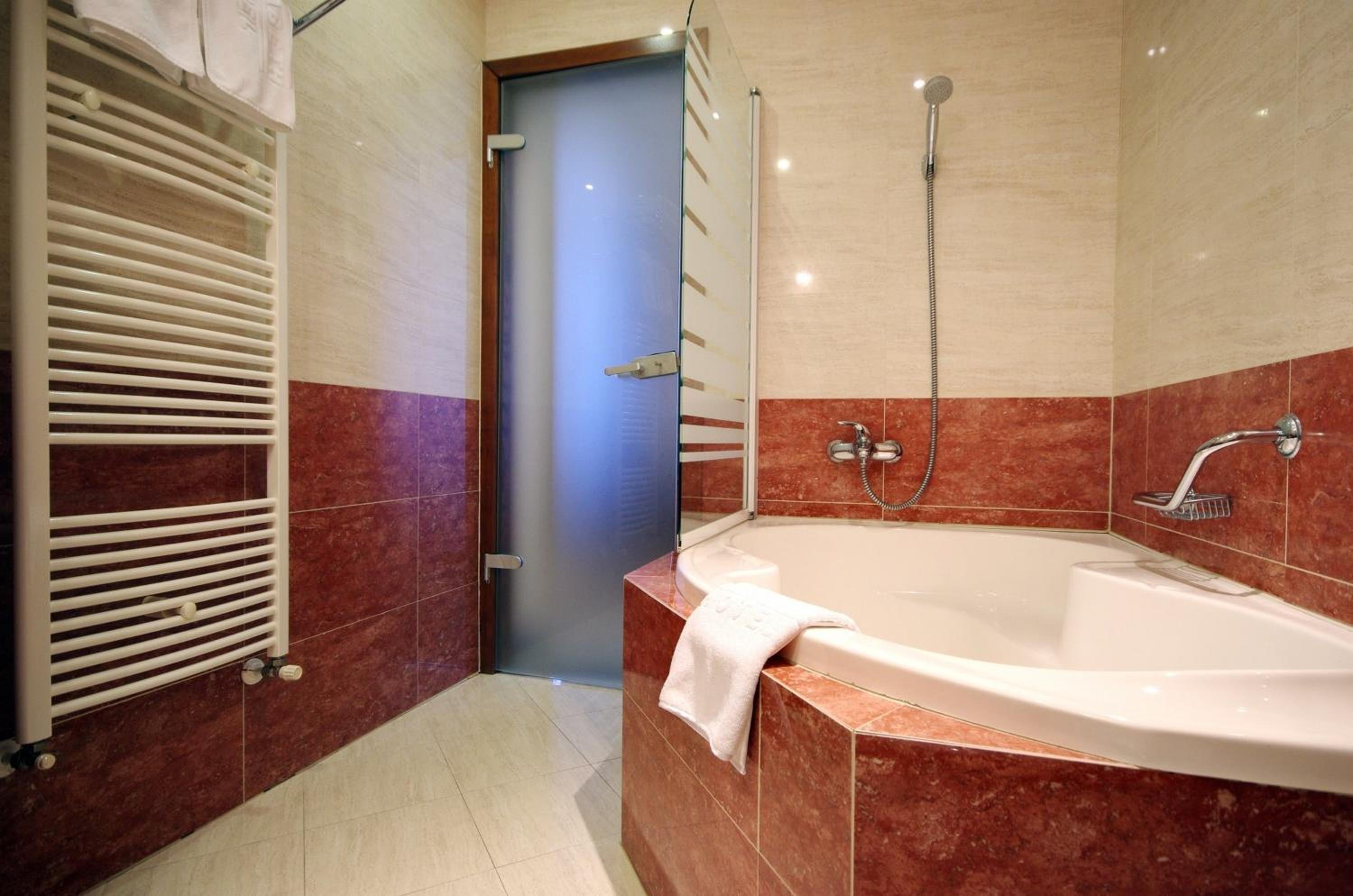 Standard Double or Twin Room - Photo 13