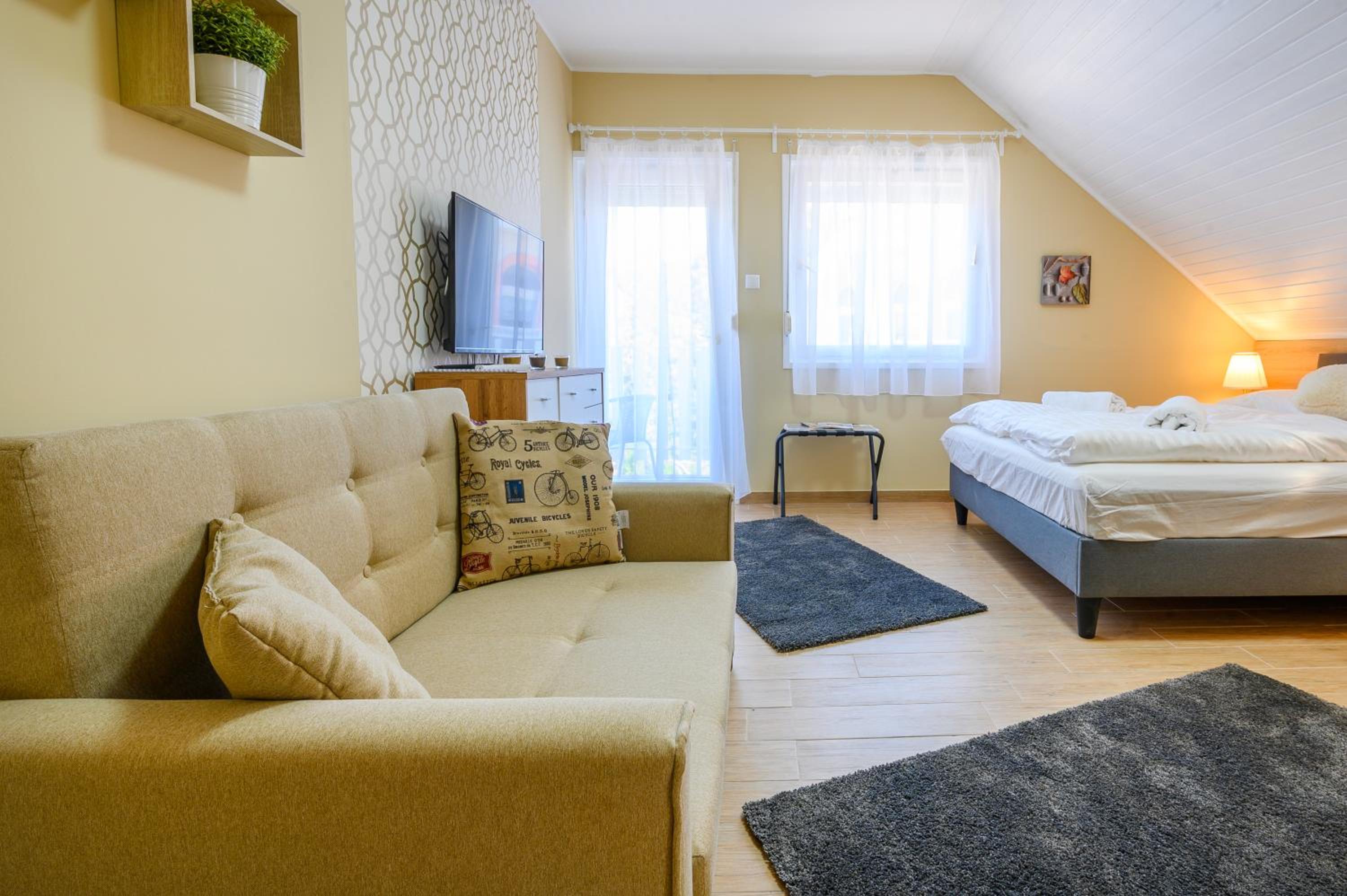 One-Bedroom Apartment photo 1