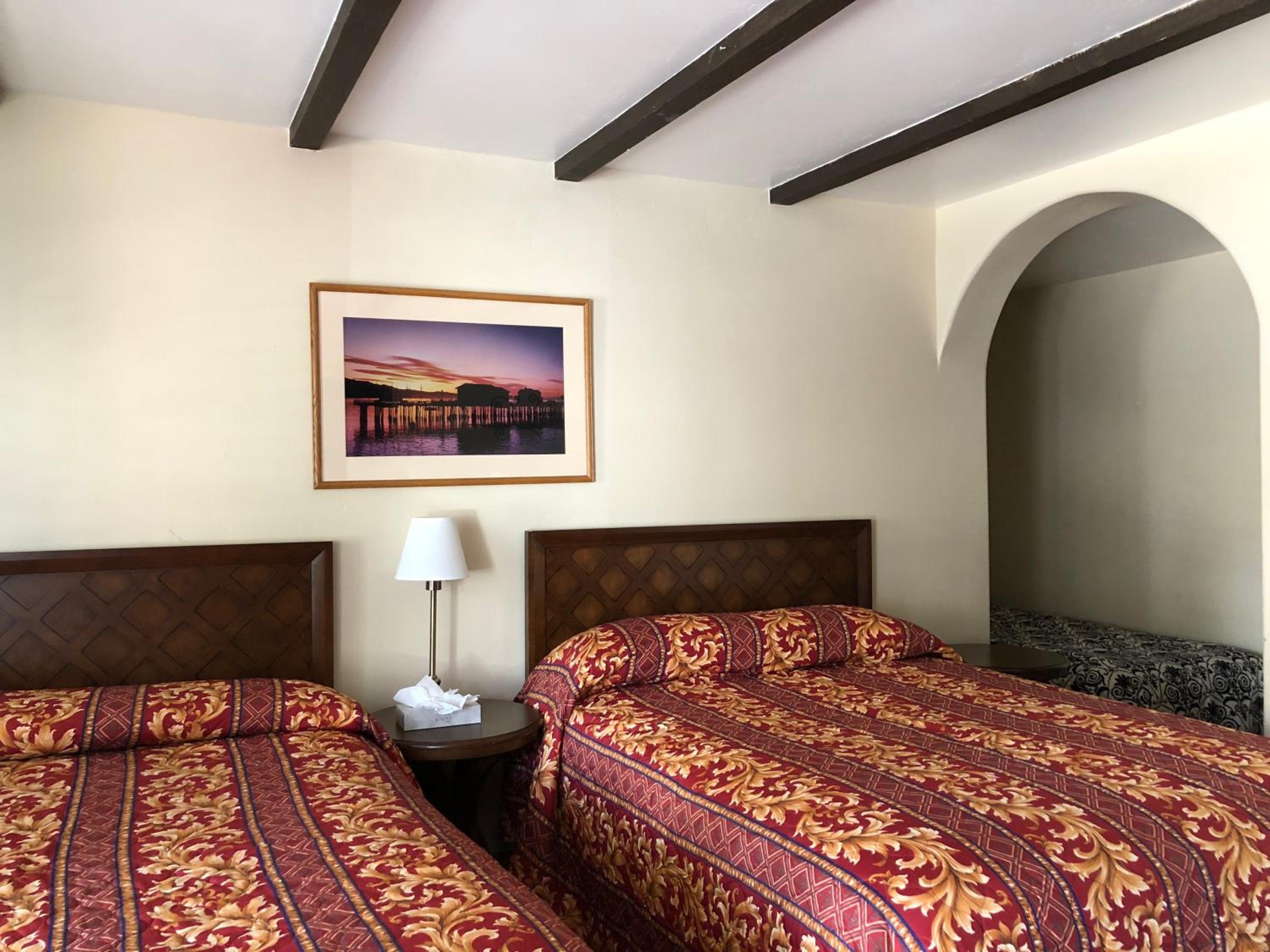 Queen Room with Two Queen Beds - Photo 5
