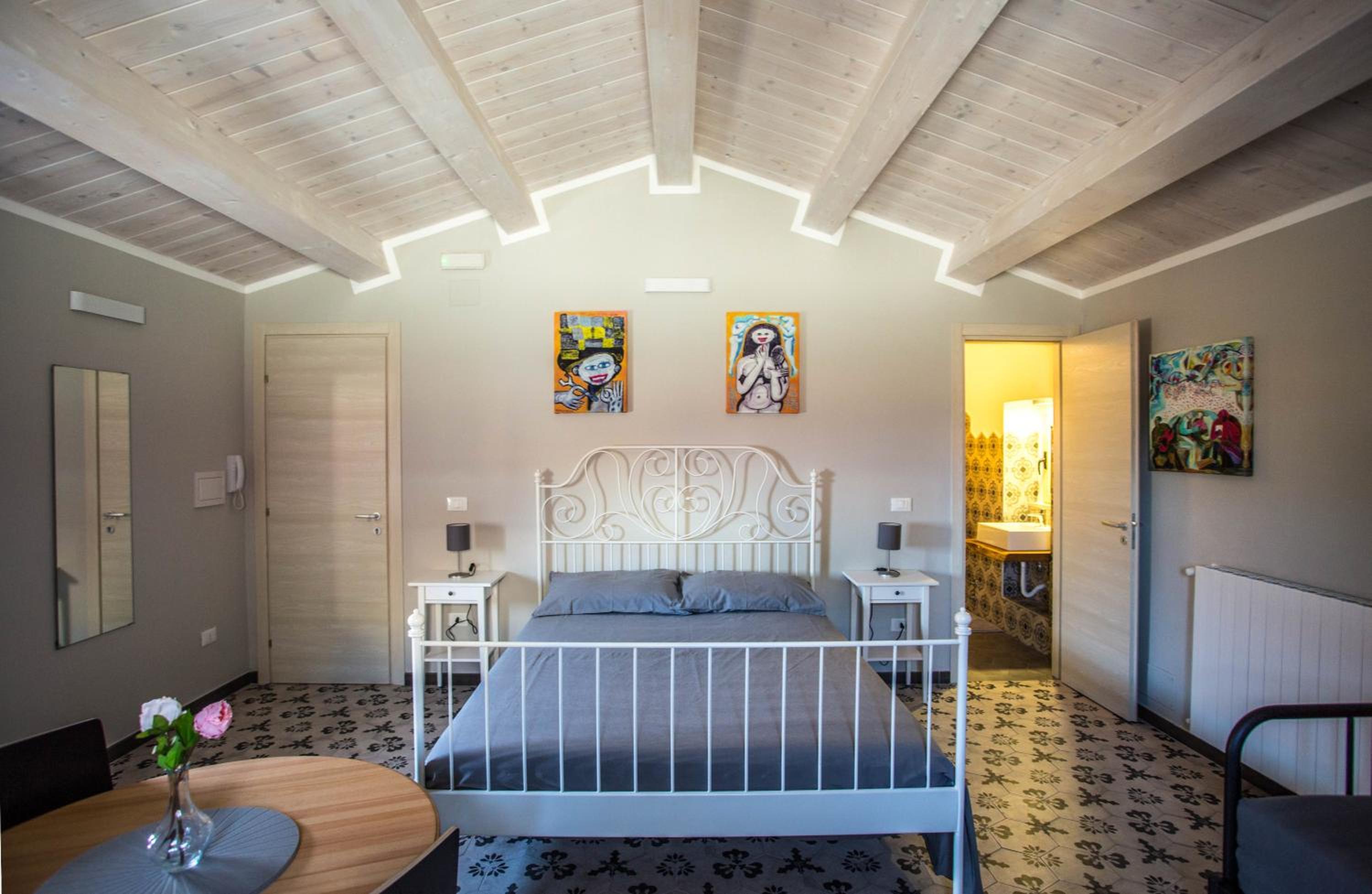 Double Room - Photo 5