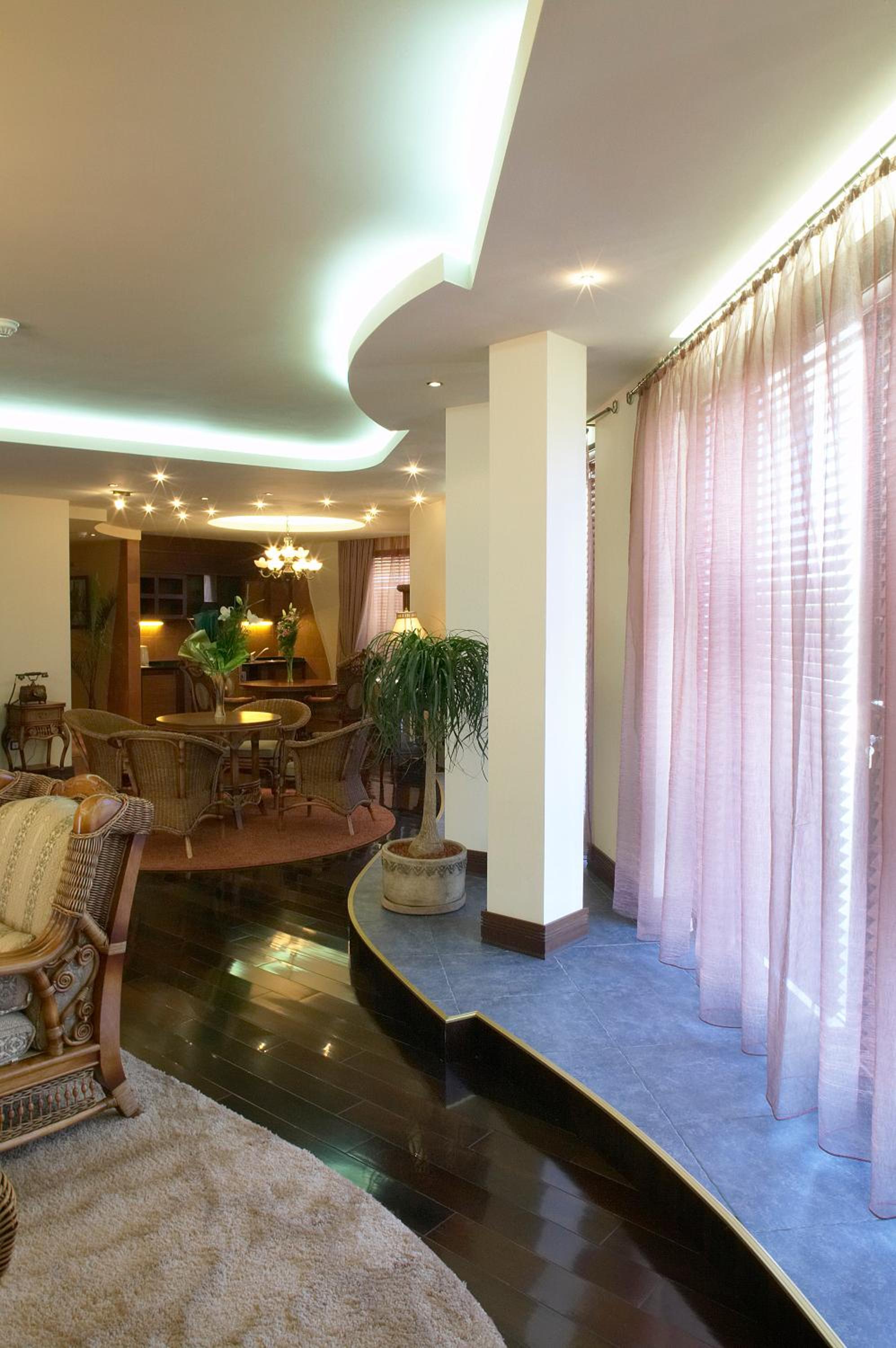 Executive Two-Bedroom Apartment - Photo 3