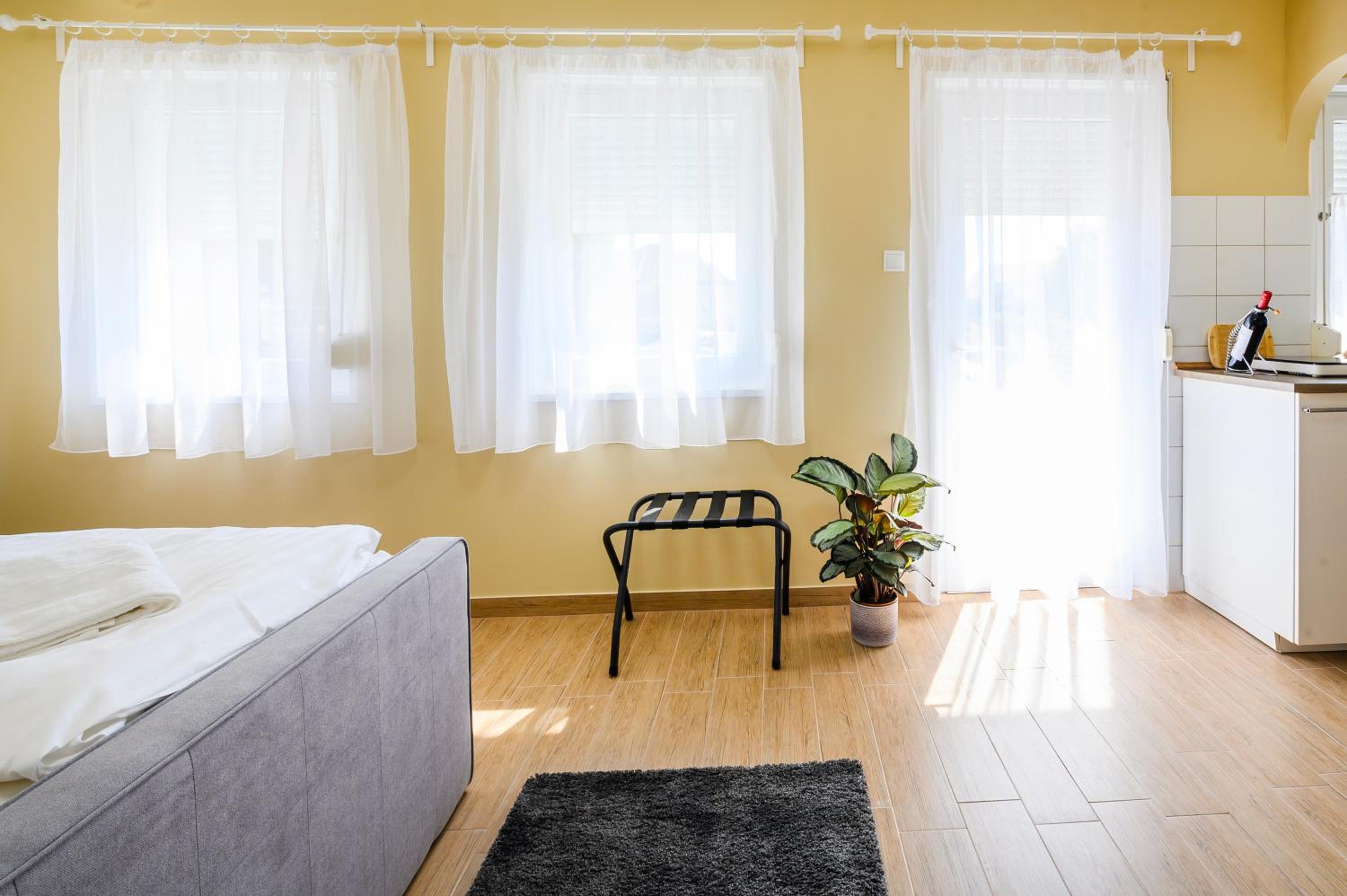 One-Bedroom Apartment photo 2