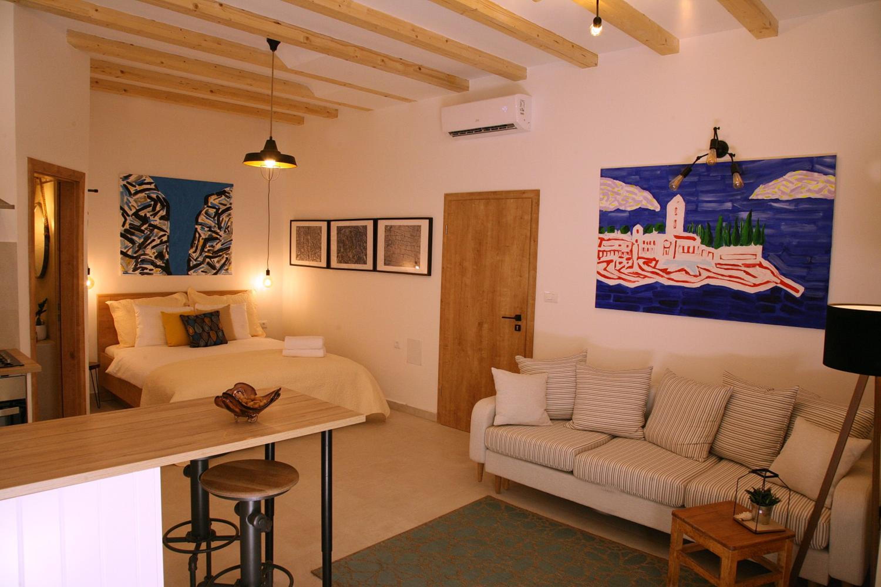 Studio Apartment