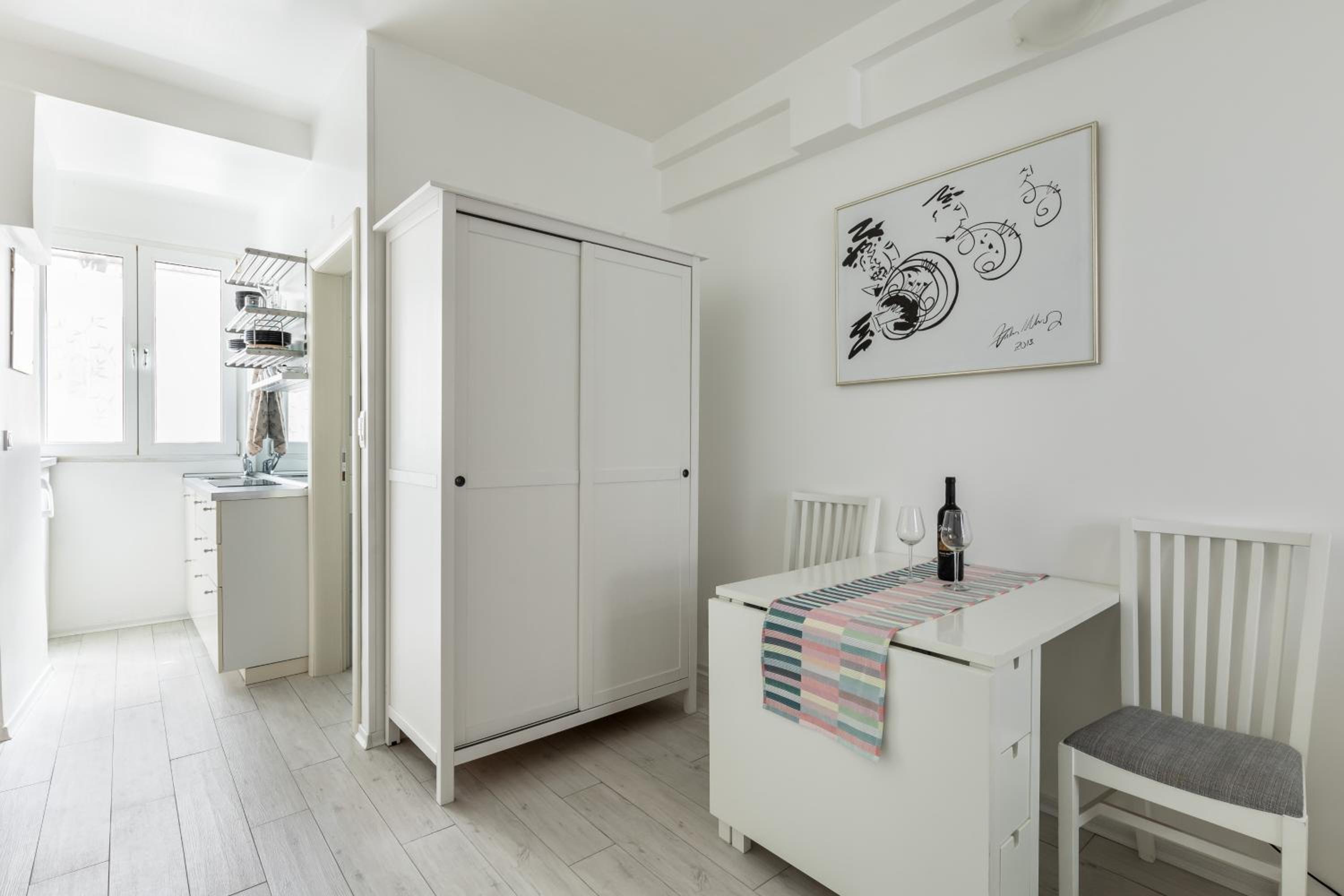 Studio Apartment - Photo 15