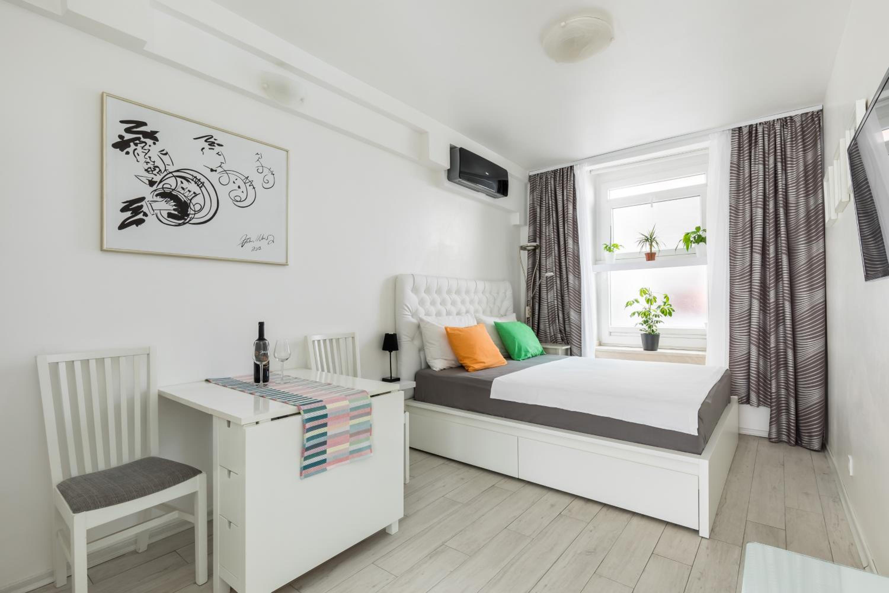 Studio Apartment - Photo 1