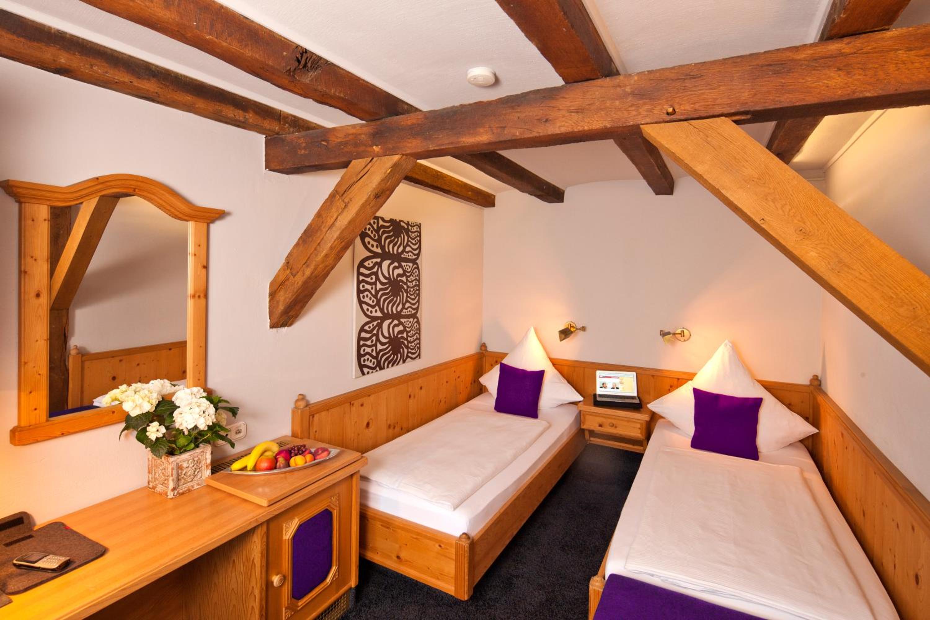 Twin Room - Photo 1