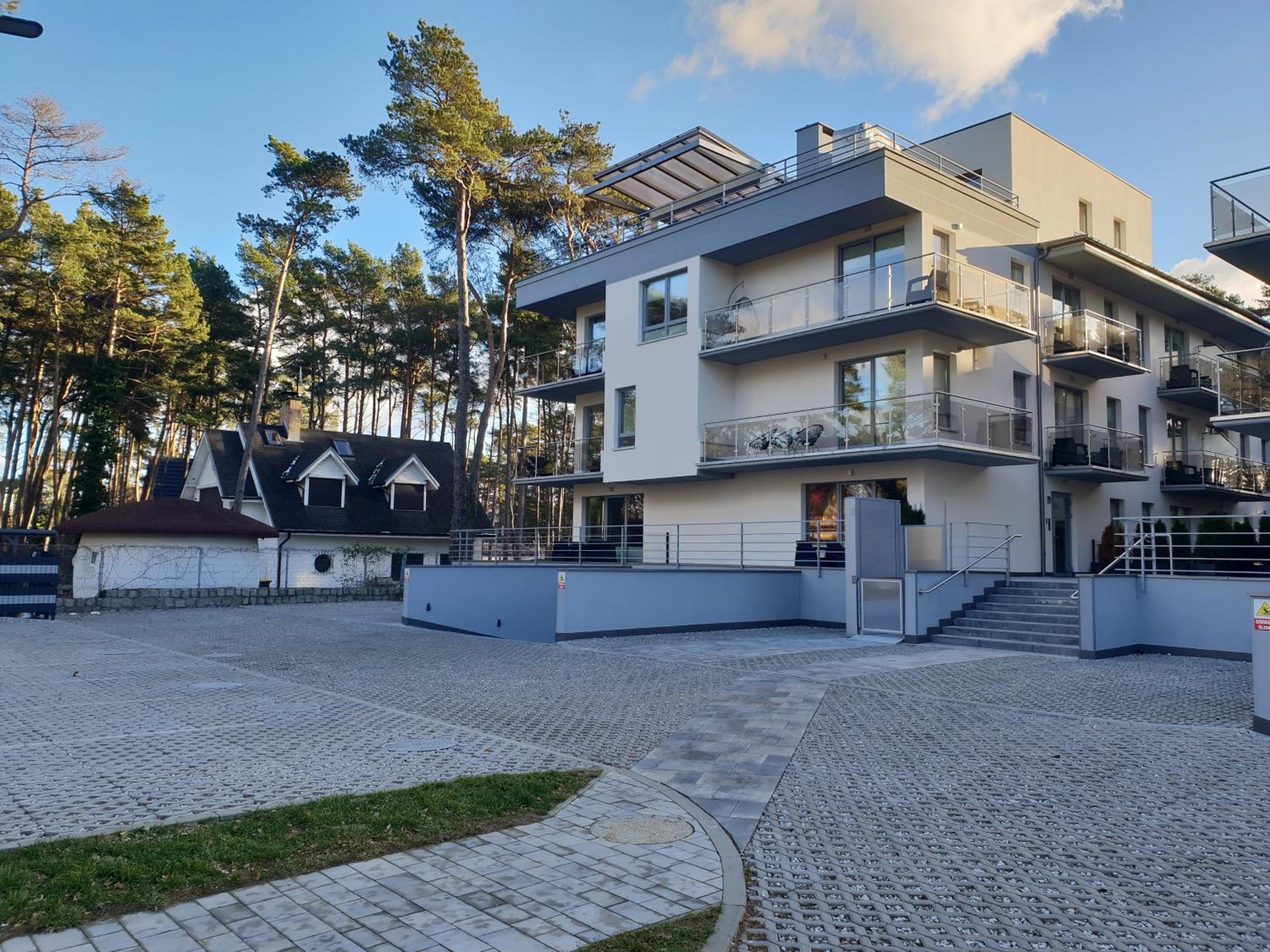 Apartment with Terrace - Photo 14